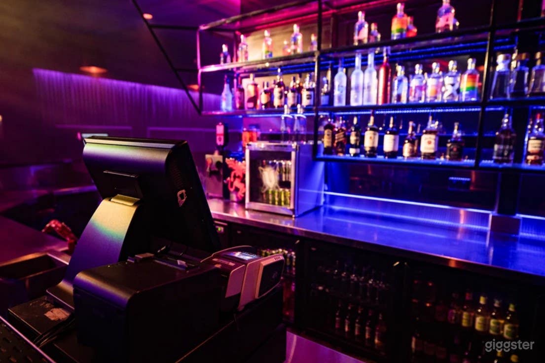 Hip and Trendy Bar - VERDICT Photo 3