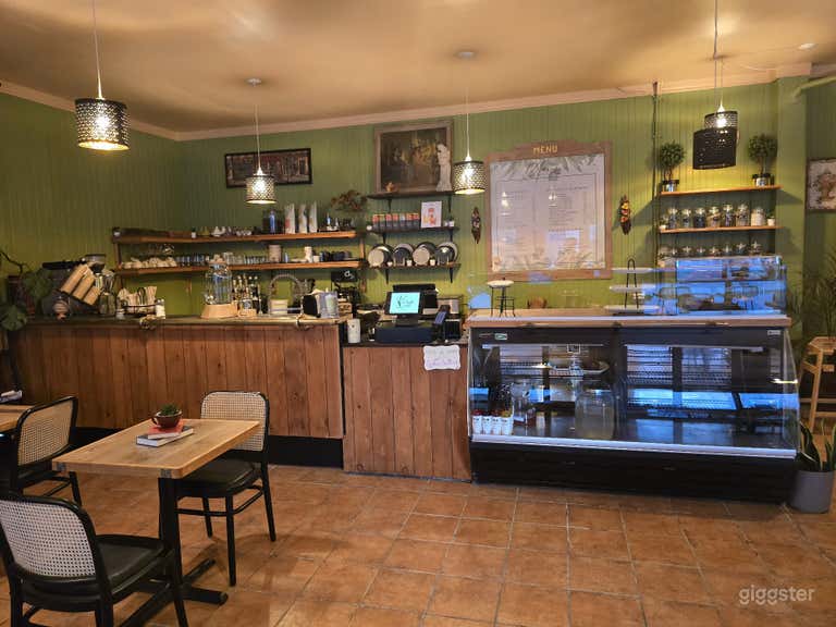  Charming Bohemian Café in Heart of the Plateau 