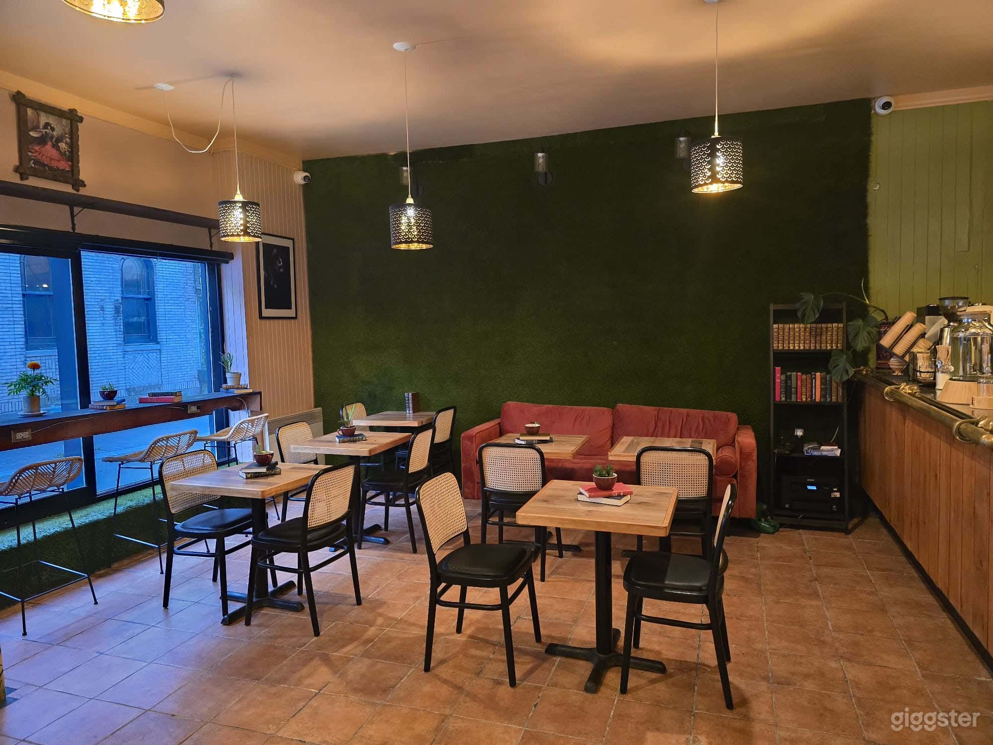 Charming Bohemian Café in Heart of the Plateau Photo 1