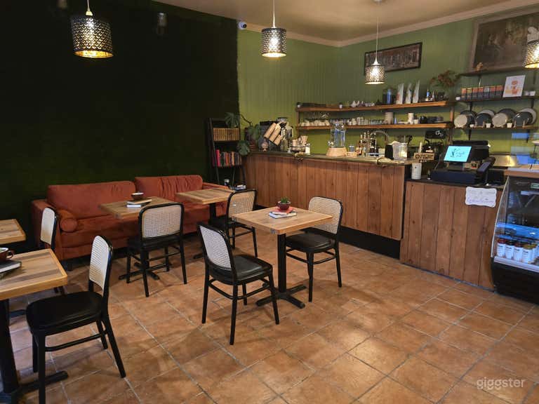  Charming Bohemian Café in Heart of the Plateau 