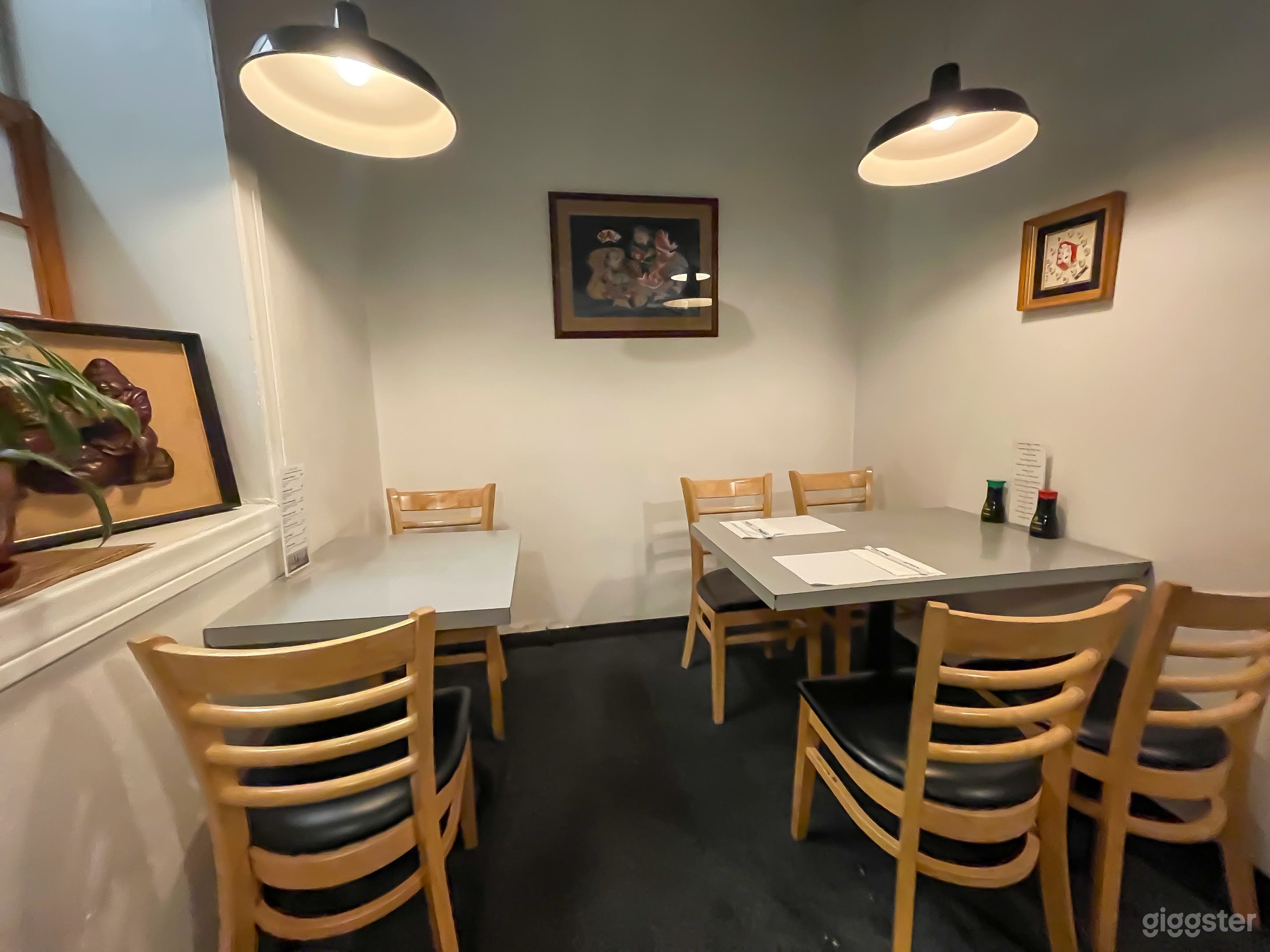 Modern Sushi Restaurant Photo 3