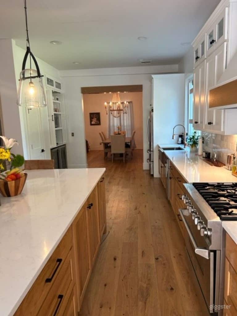  Kitchen view looking into the dining room. 