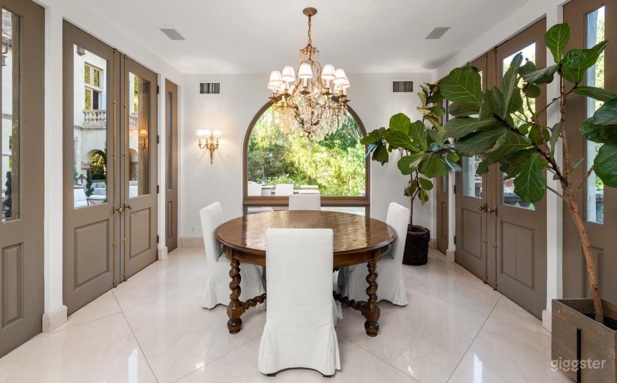 CHATEAU-STYLE VILLA W/ LUSH GARDENS &amp; CHARM Photo 2