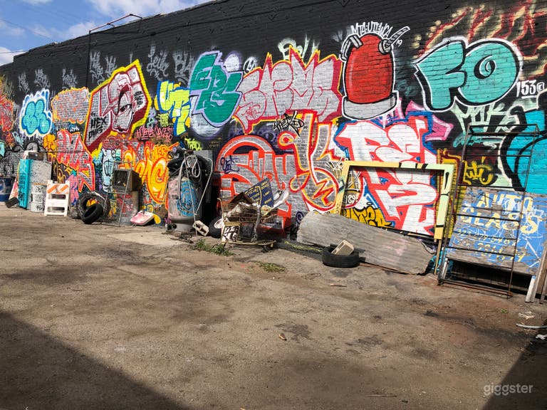  PONY GRAFFITI WALL OUTDOOR STAGE 