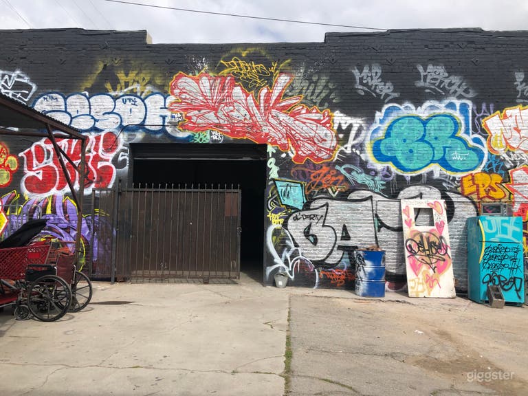  PONY GRAFFITI WALL OUTDOOR STAGE 