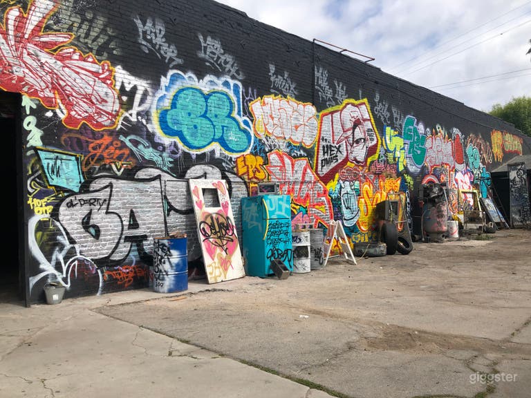  PONY GRAFFITI WALL OUTDOOR STAGE 