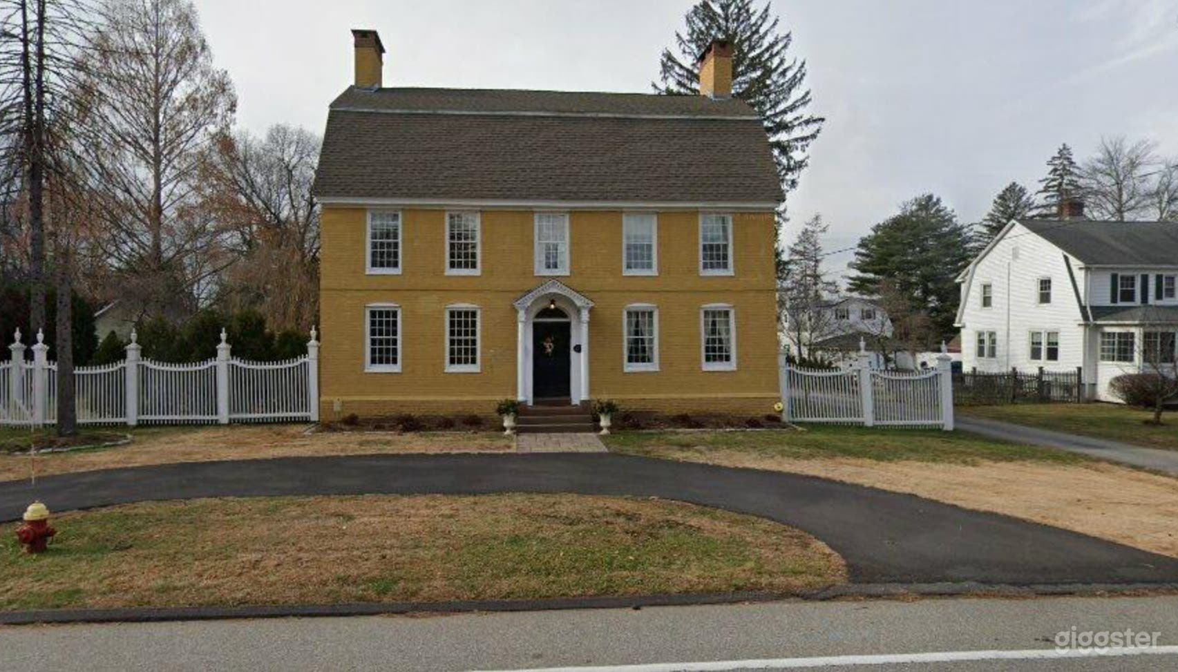 The Yellow House Photo 2