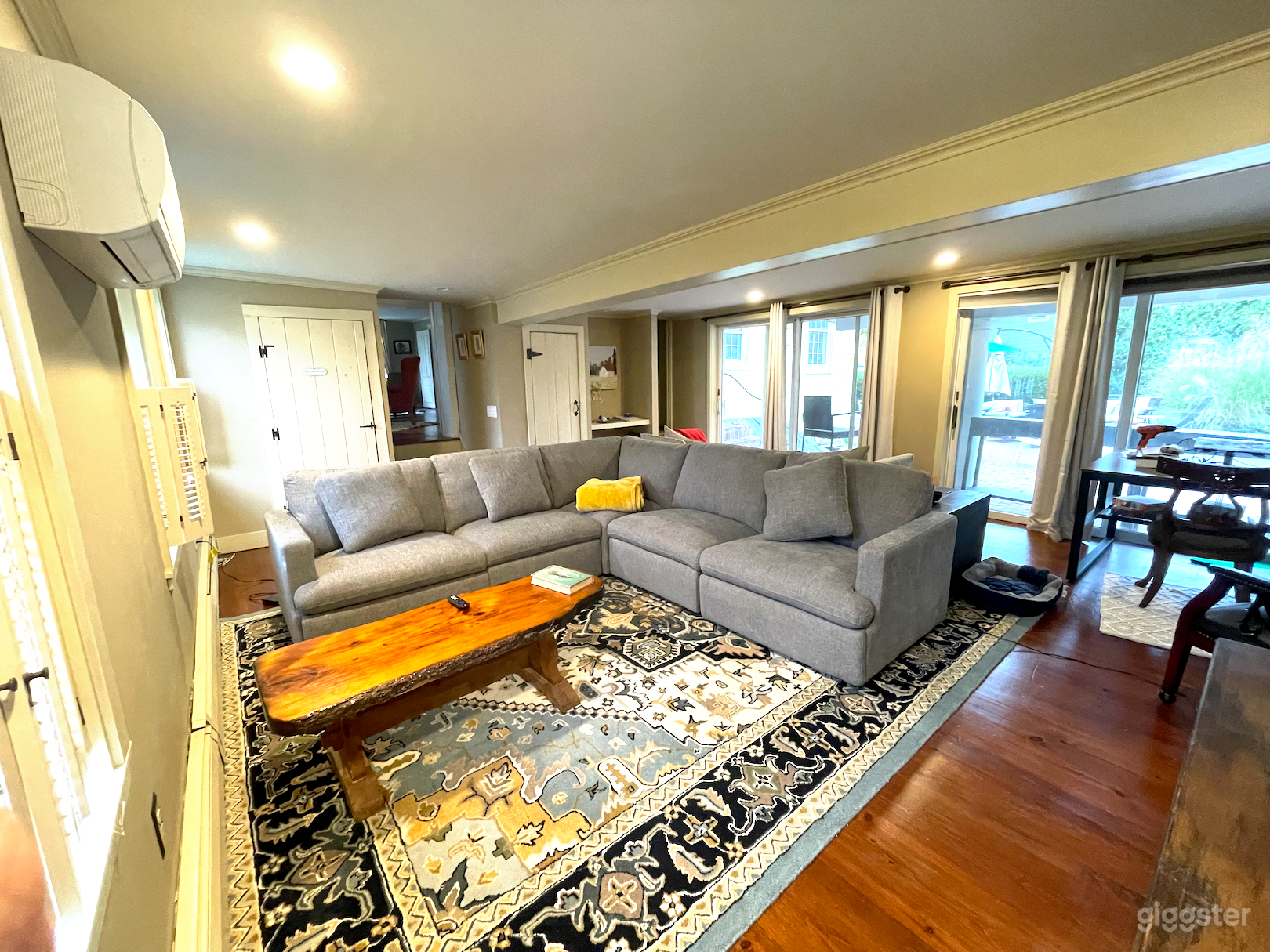 The Yellow House Photo 3