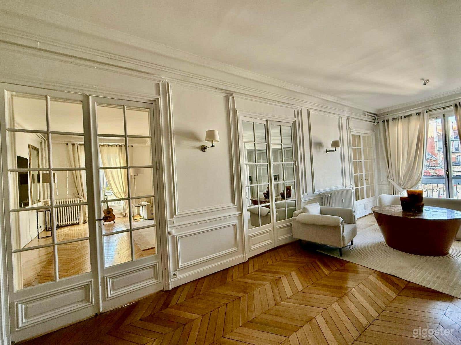 Photo de Exceptional Parisian Apartment w/ View Over Roofs in Paris 1