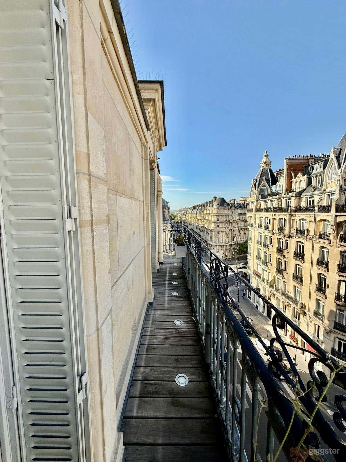 Photo de Exceptional Parisian Apartment w/ View Over Roofs in Paris 2