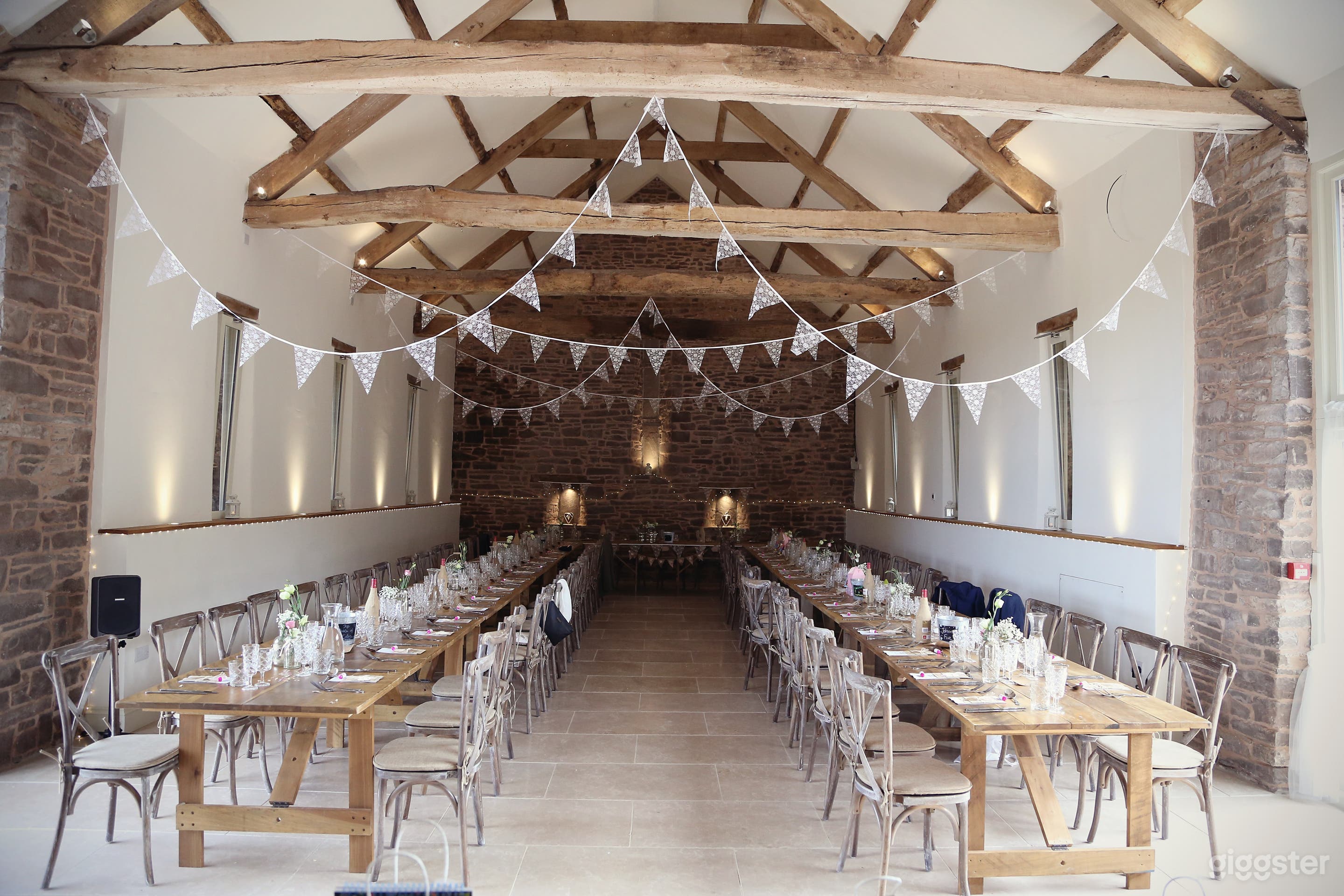 Georgian Manor House with Splendid Barn and Private Grounds Photo 4