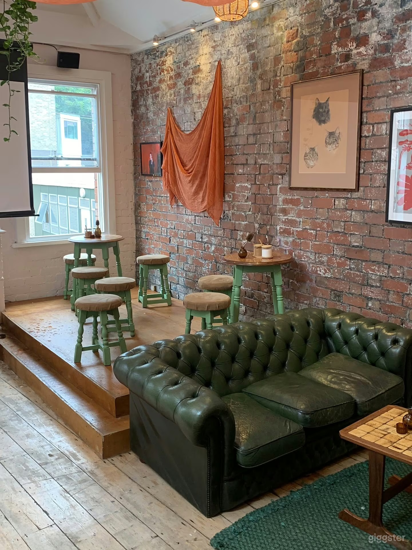 Ground Floor Lounge Photo 3