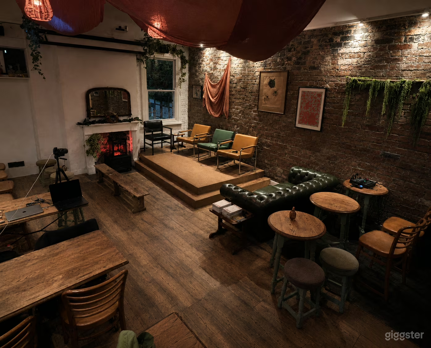 Ground Floor Lounge Photo 1