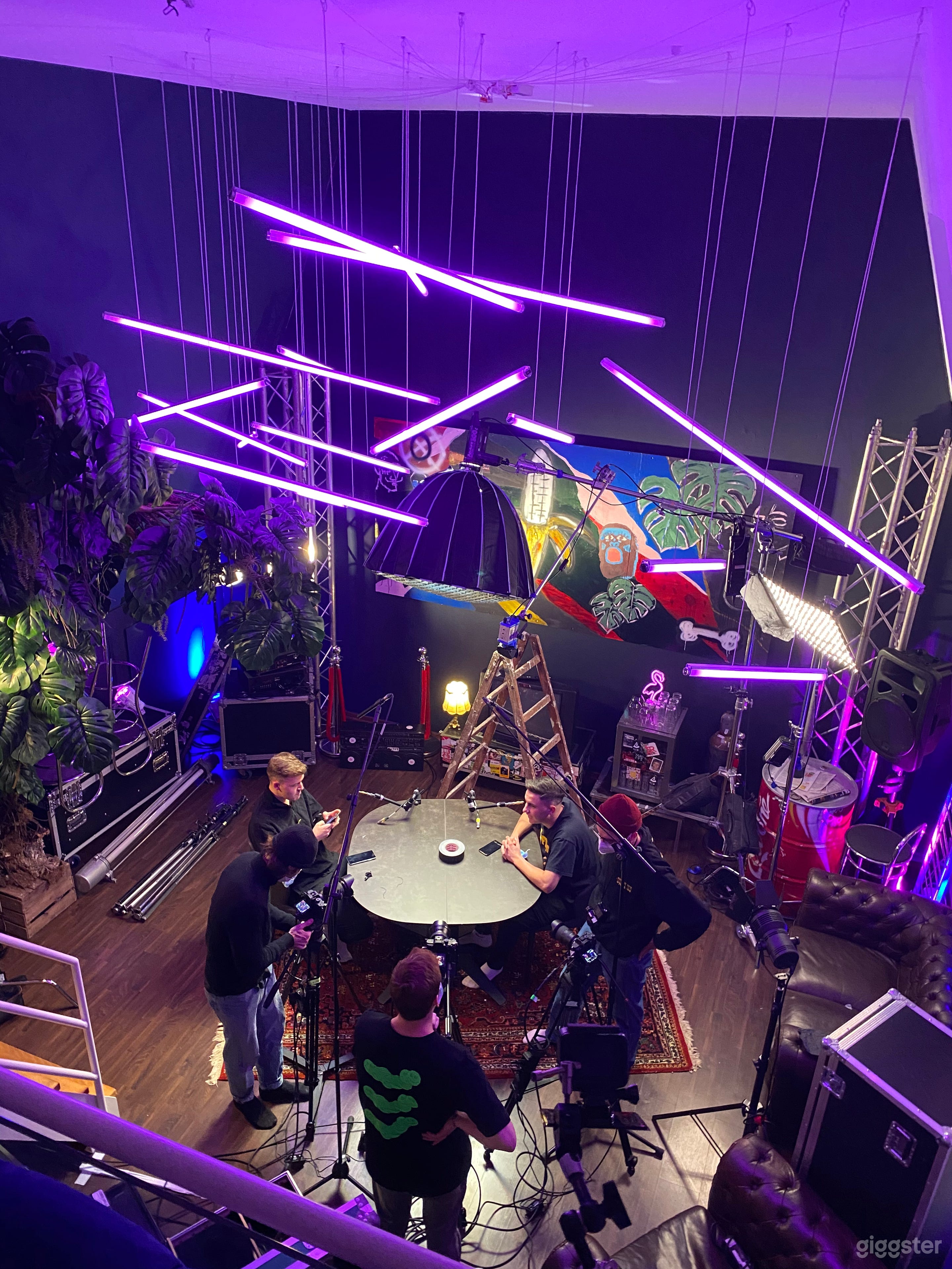 Jungle Loft Cologne 6m high ceiling Foto 4
