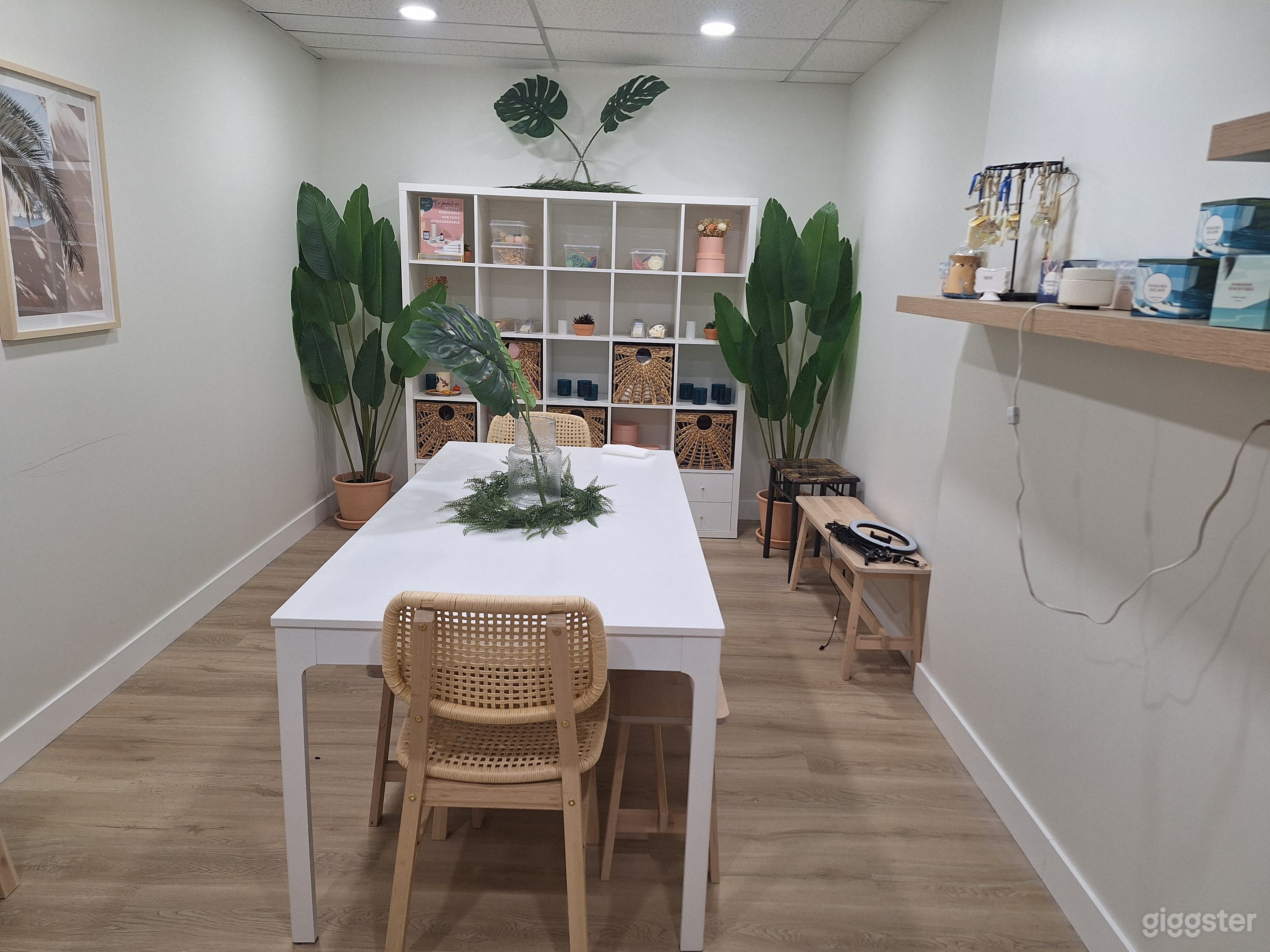 Multi-Purpose Creative Studio Photo 3