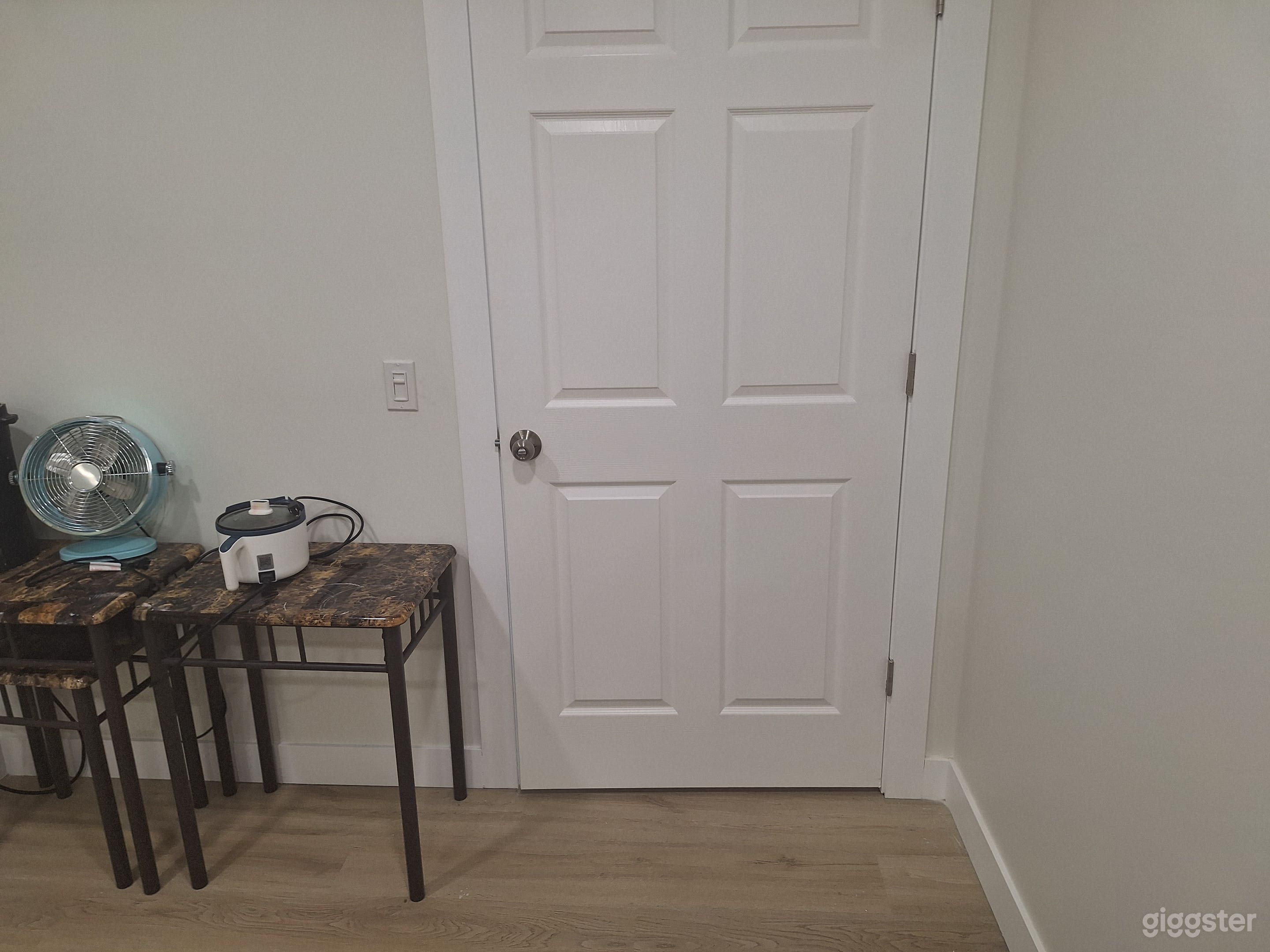 Multi-Purpose Creative Studio Photo 4