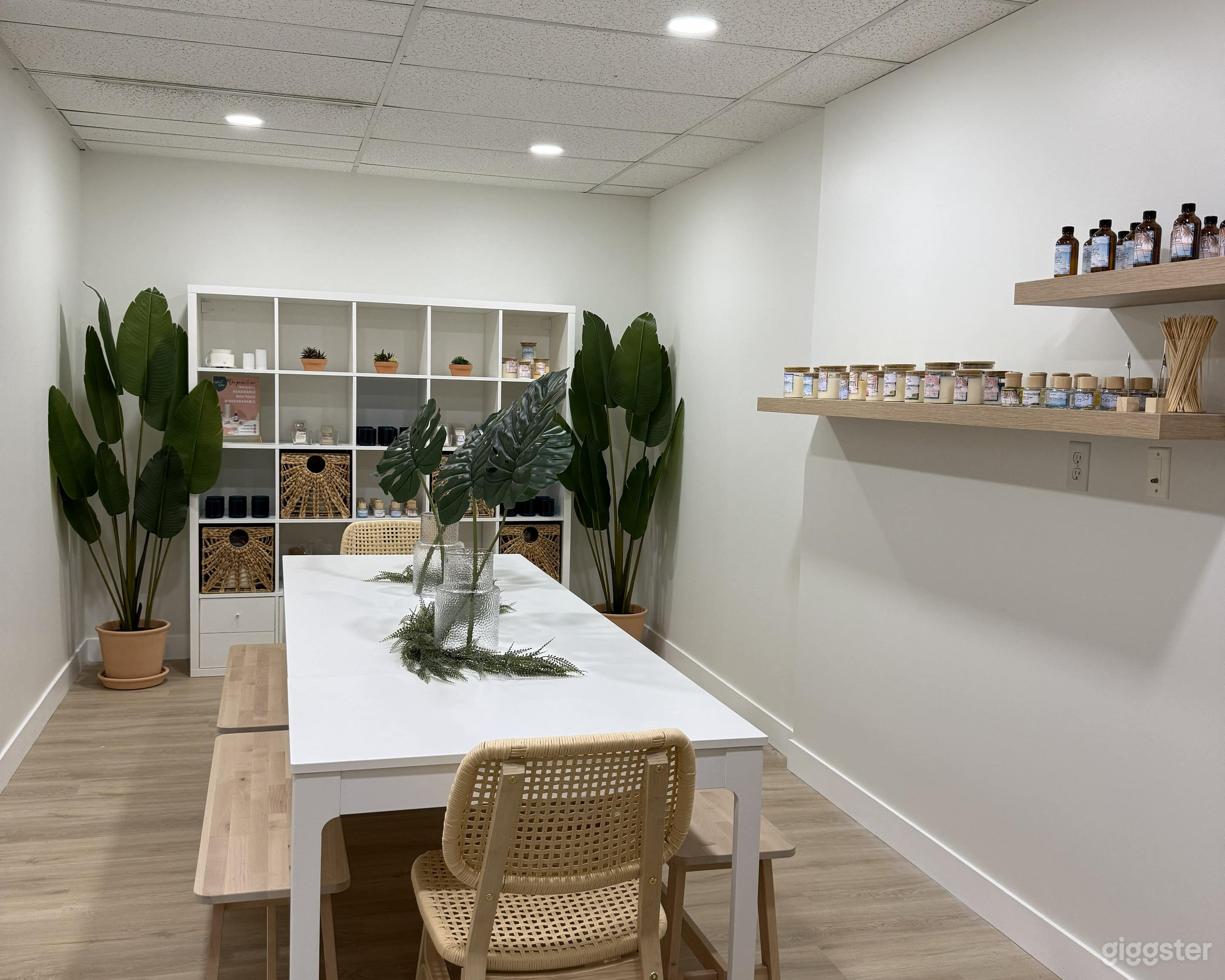 Multi-Purpose Creative Studio Photo 2