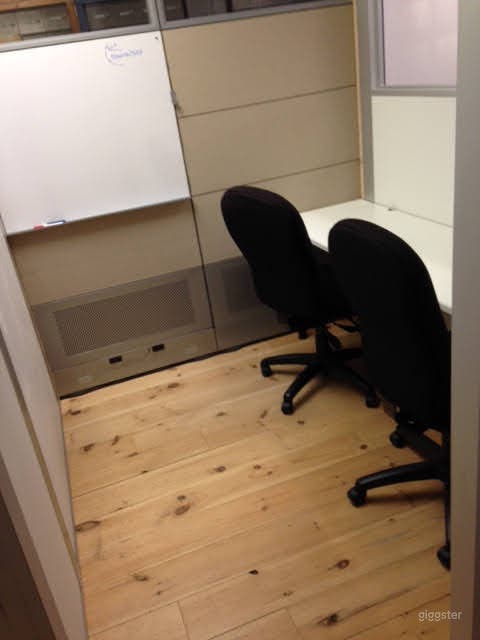 Clean and Light Office in Seattle Photo 3