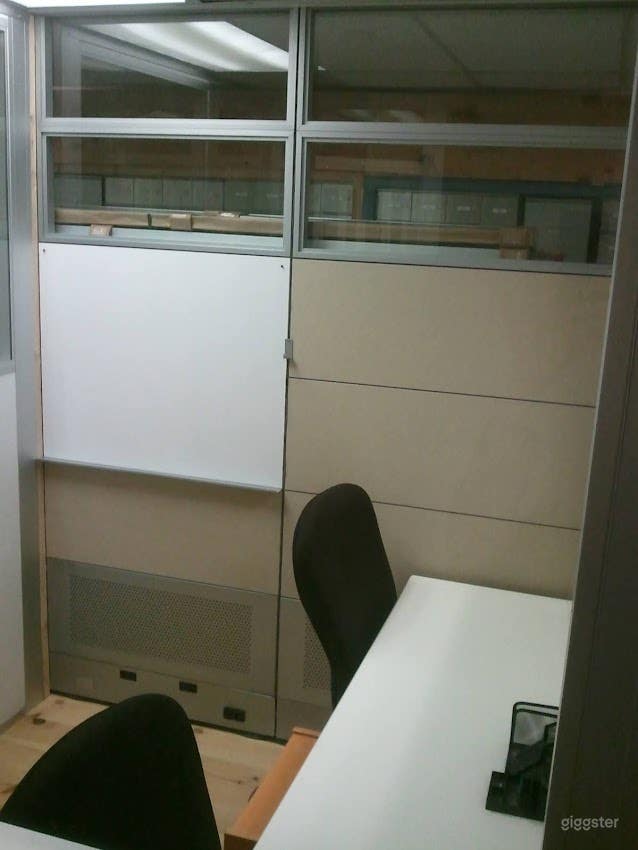 Clean and Light Office in Seattle Photo 1