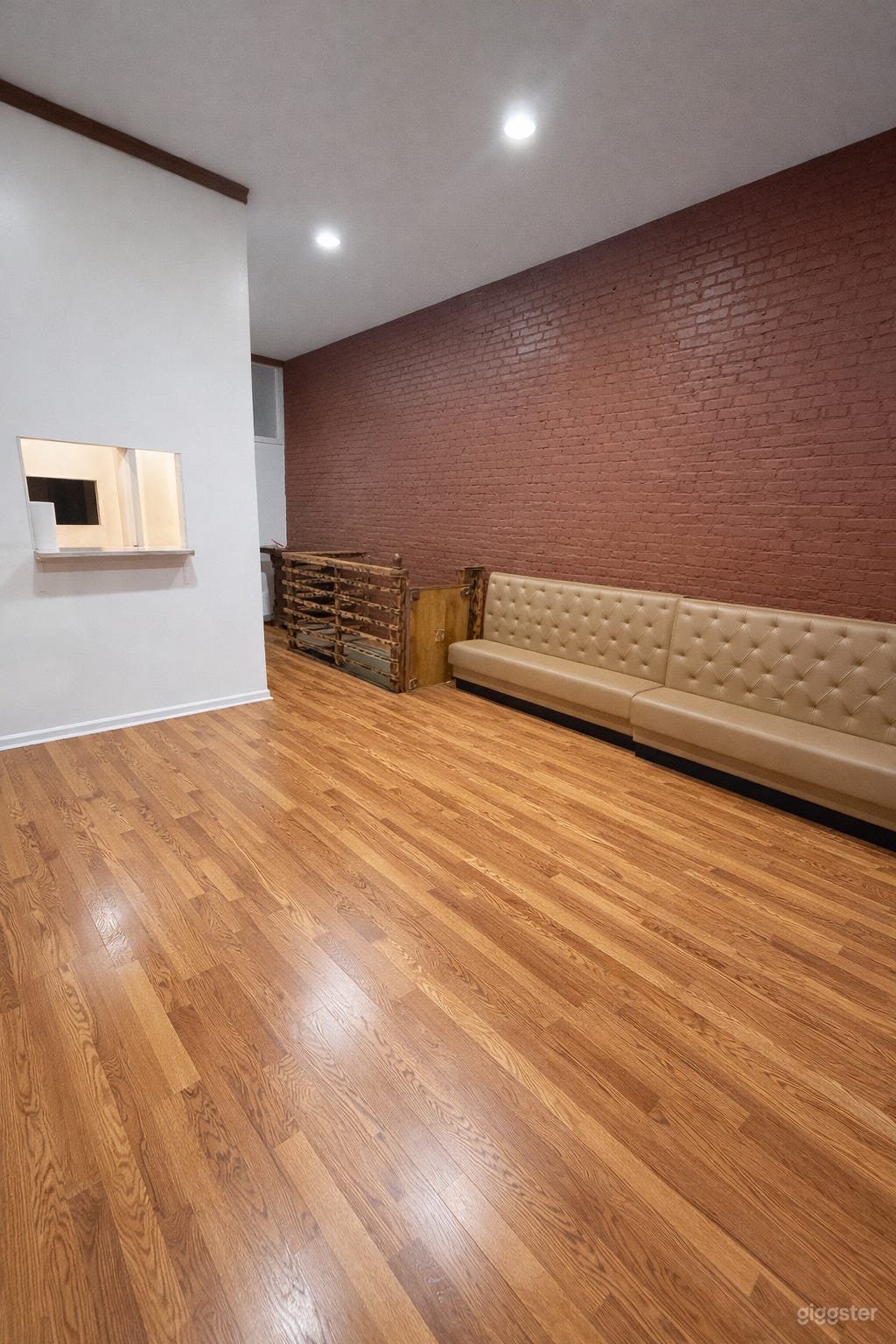 EVENT SPACE  FOR MULTIPLE USE Photo 3