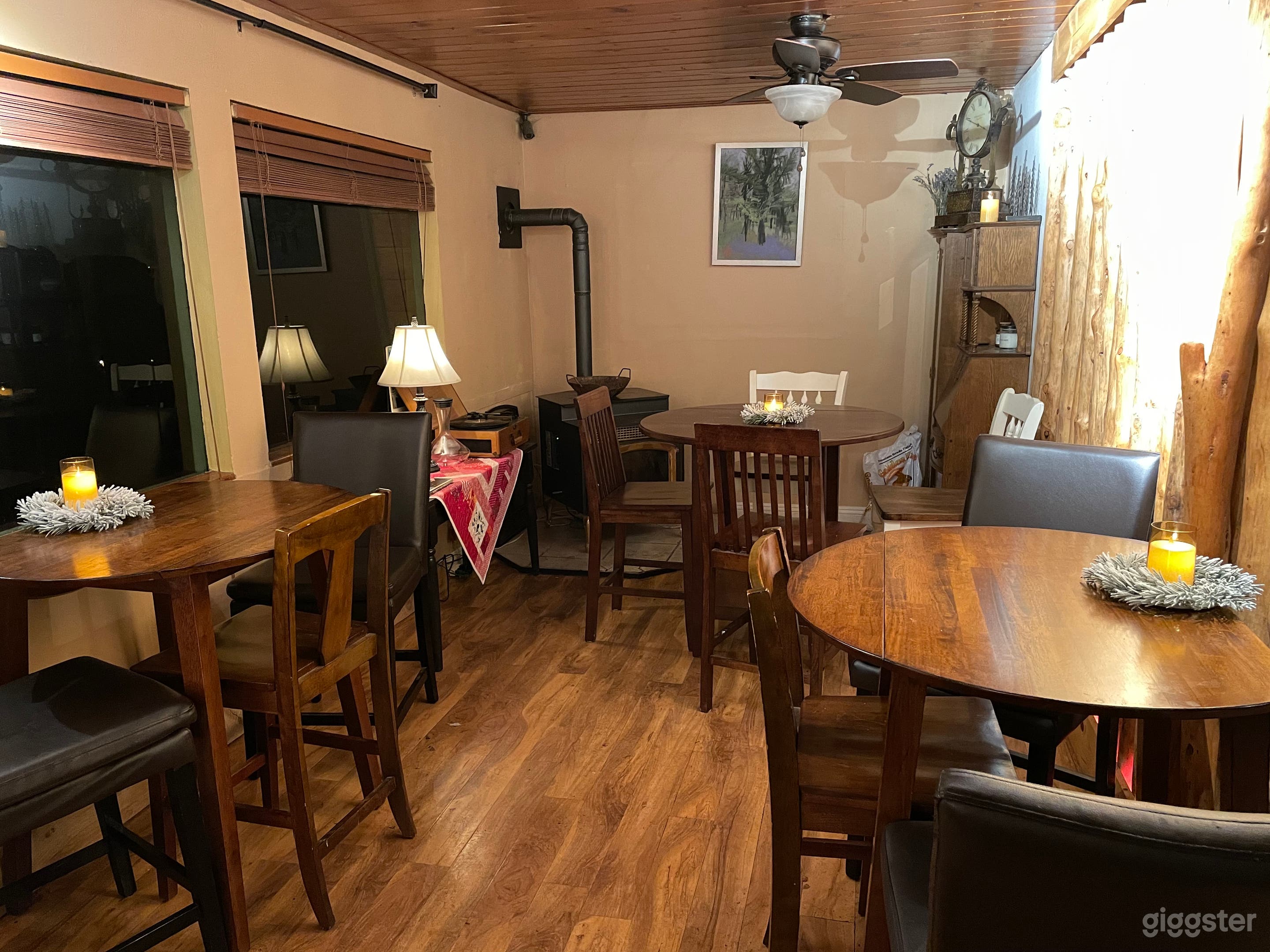 Cabin Restaurant  Photo 3