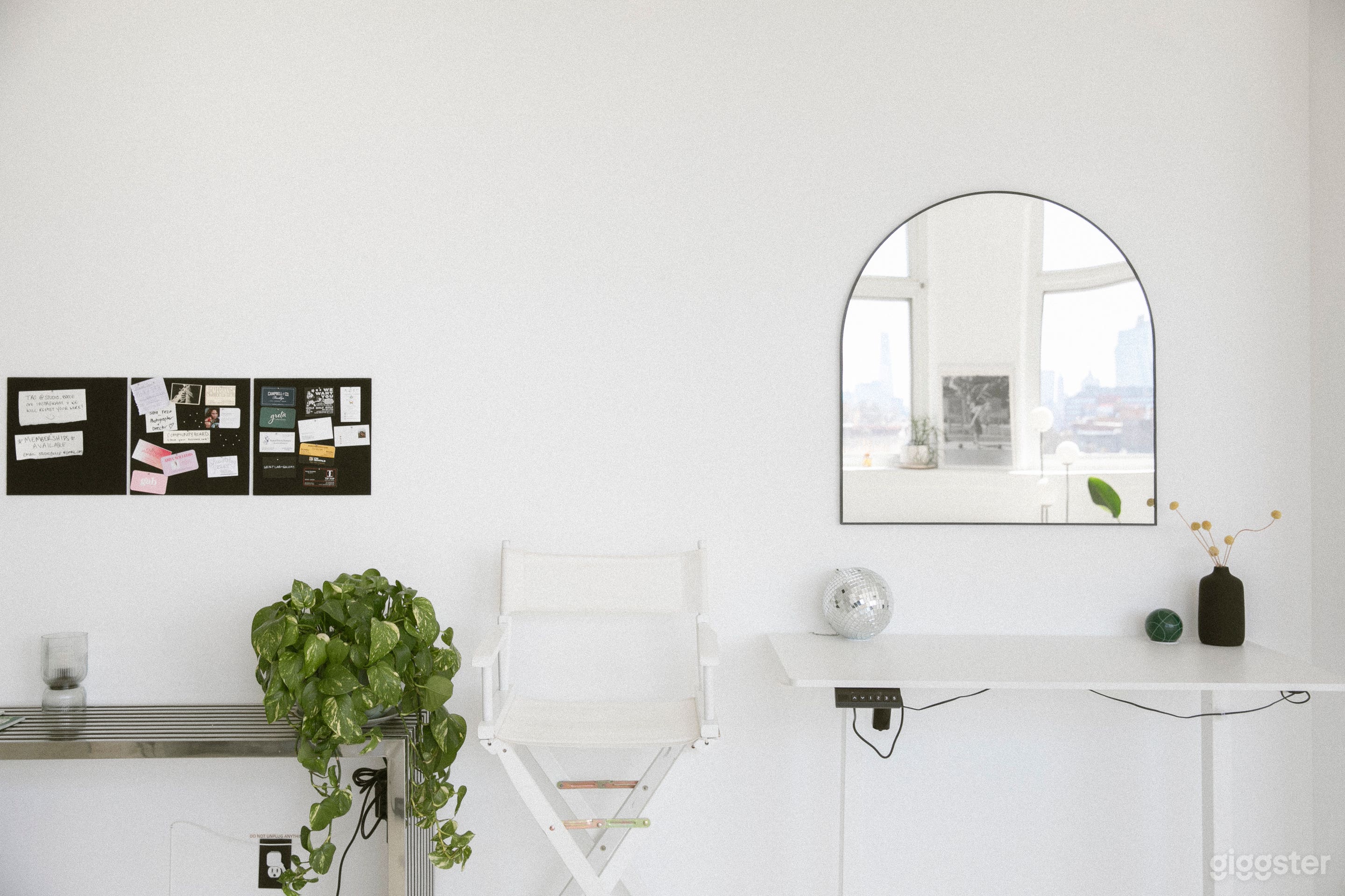 Spacious Minimalistic Cyclorama Photo Studio Photo 4