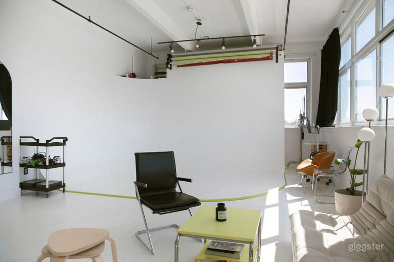  Spacious Minimalistic Cyclorama Photo Studio 