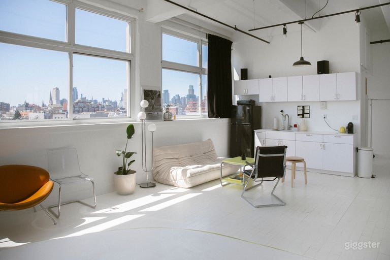  Spacious Minimalistic Cyclorama Photo Studio 