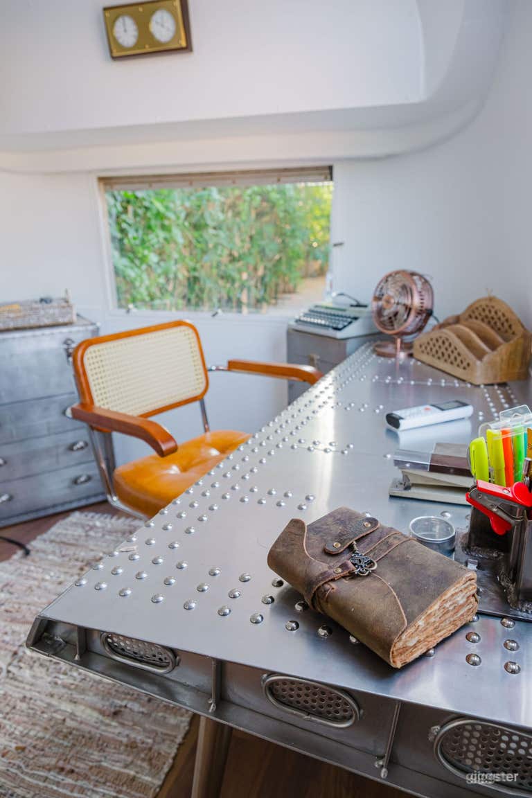  MODERN OASIS VINTAGE AIRSTREAM 