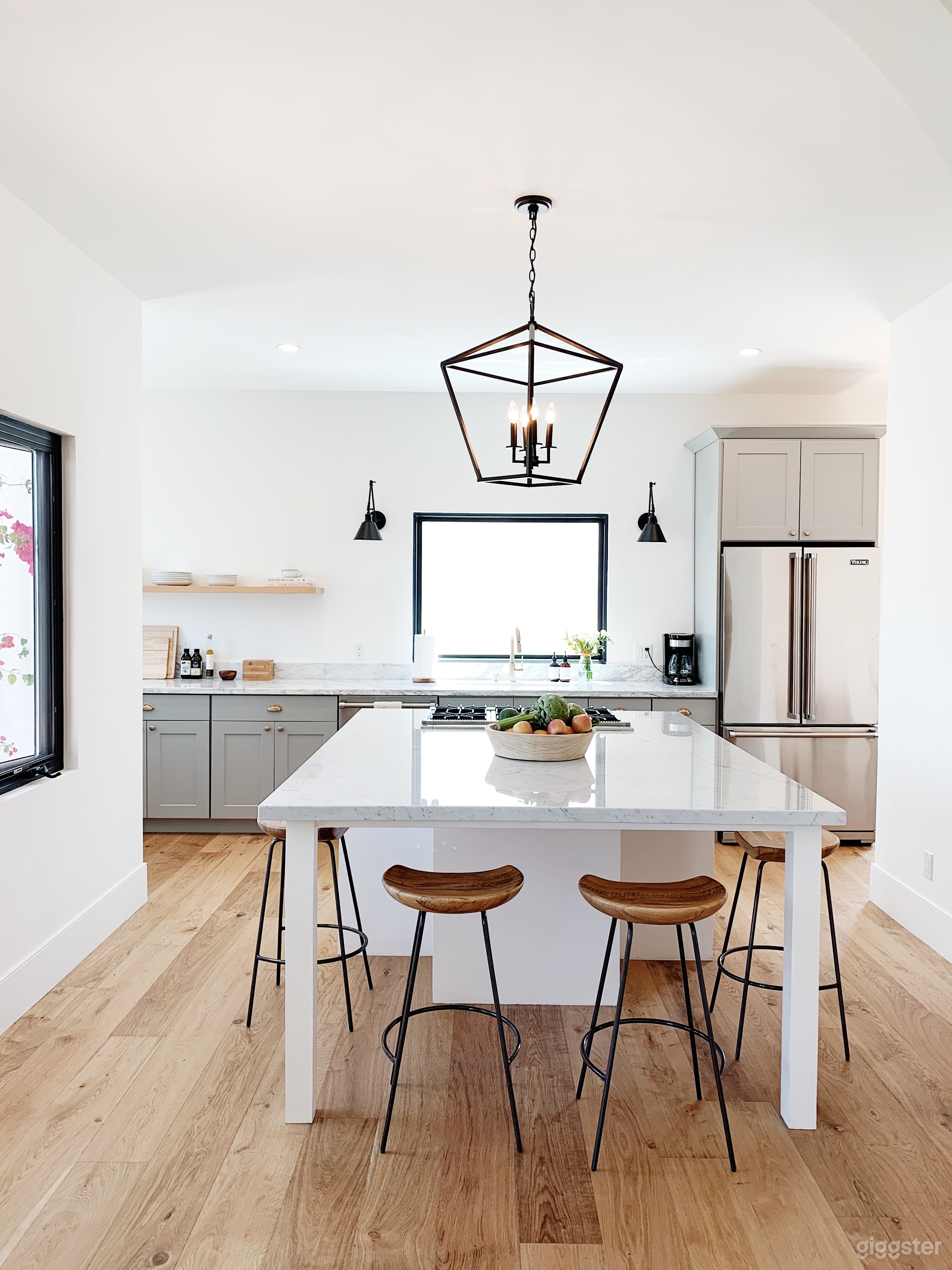 Sun-Drenched Spanish-Style Abode Photo 3