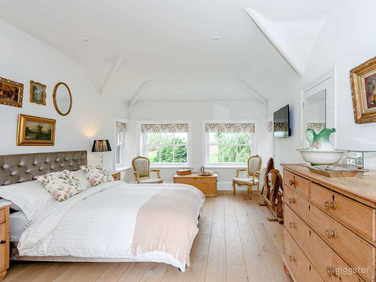 Bedroom with double aspect and beams.