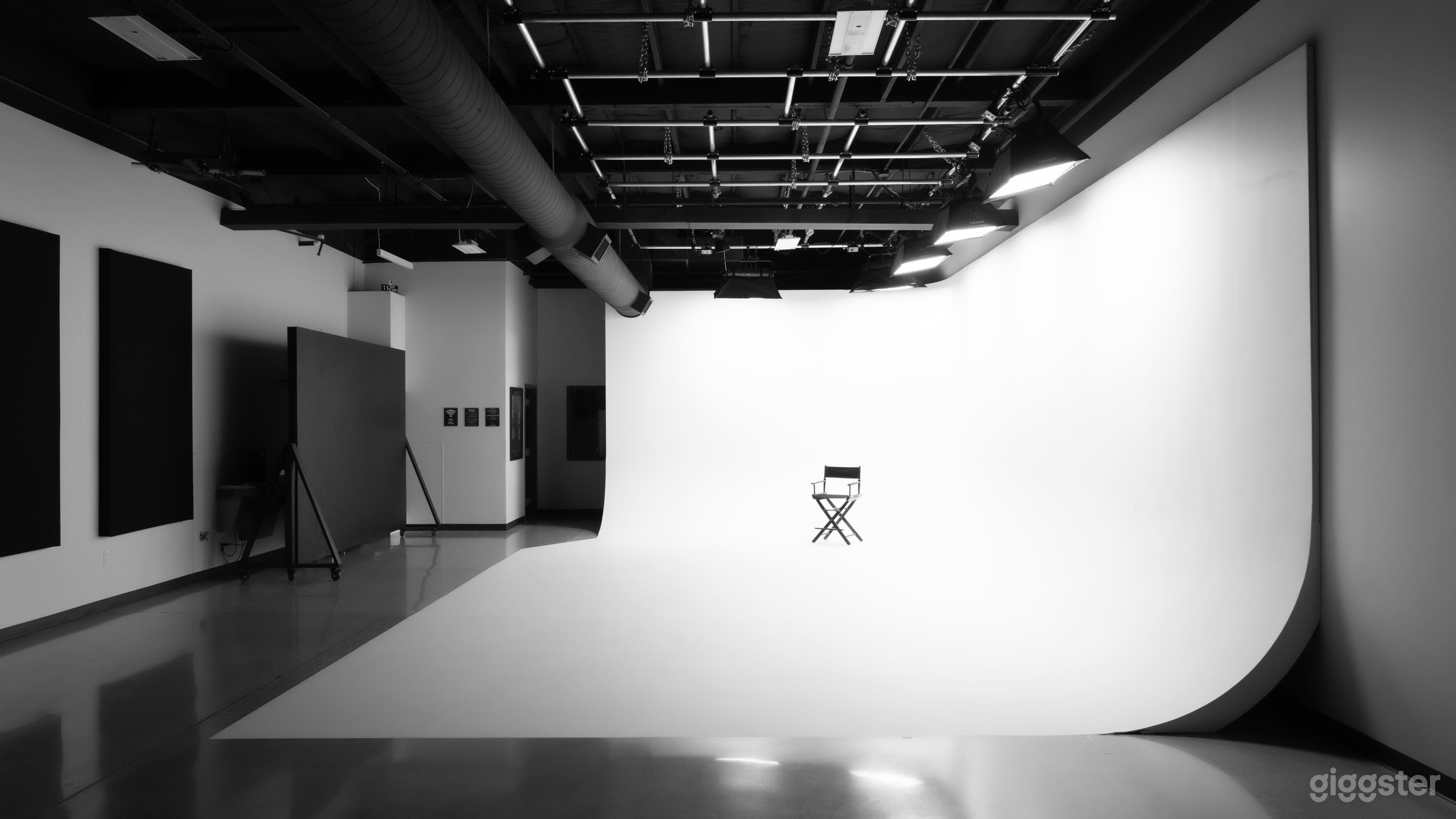 New Large Film &amp; Photo Studio with Multiple sets Photo 2