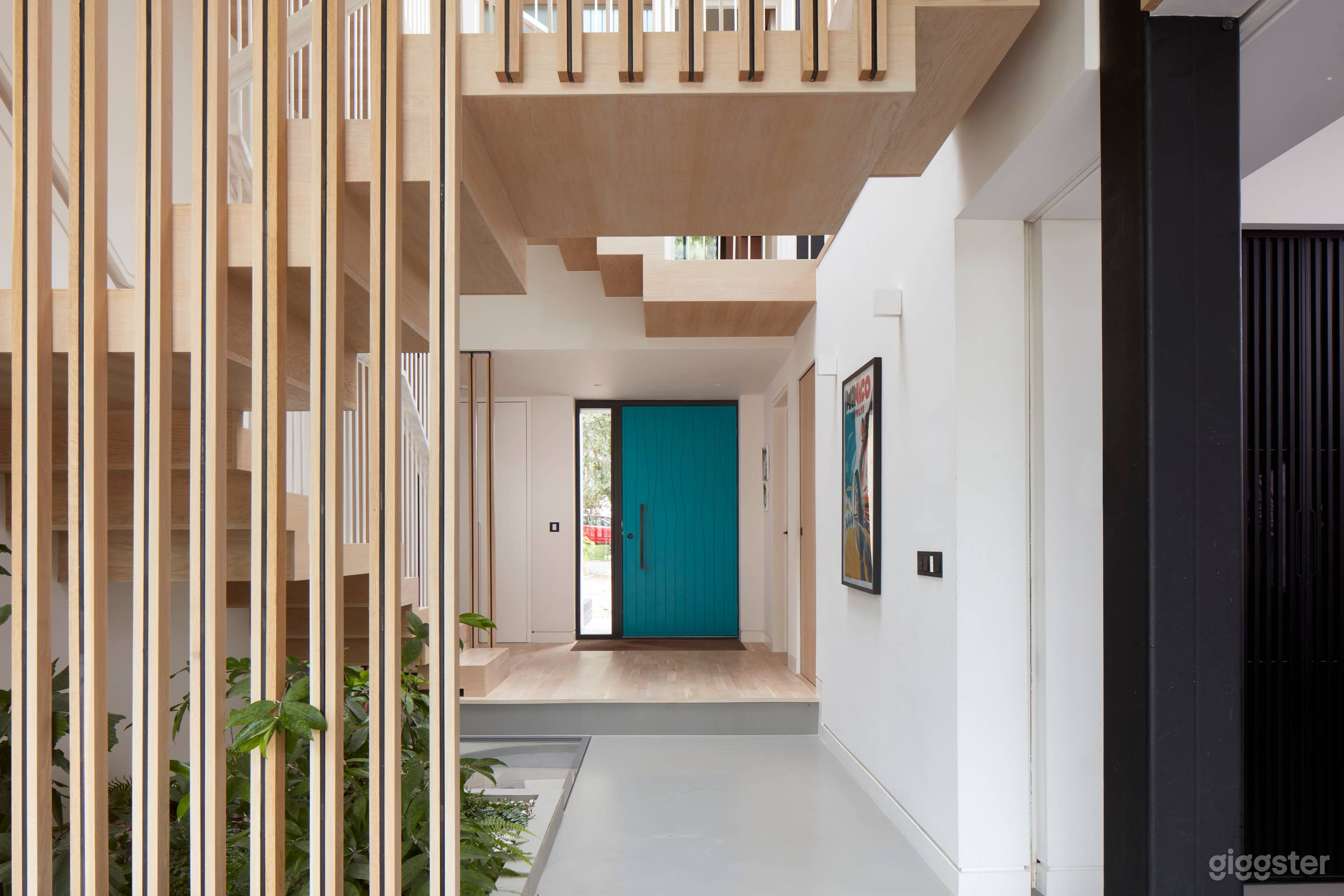 Modern Architect Designed House Photo 3