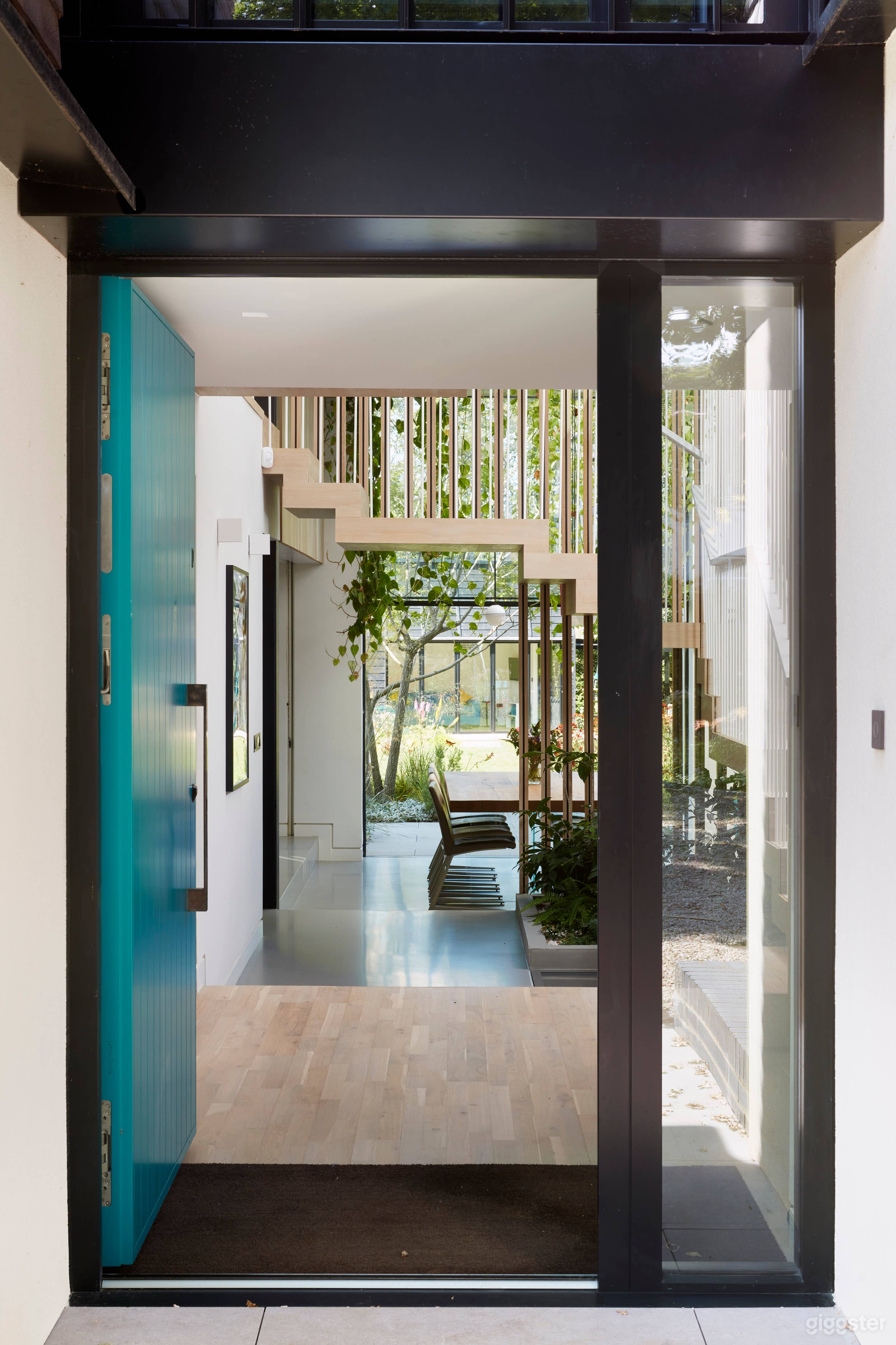 Modern Architect Designed House Photo 2