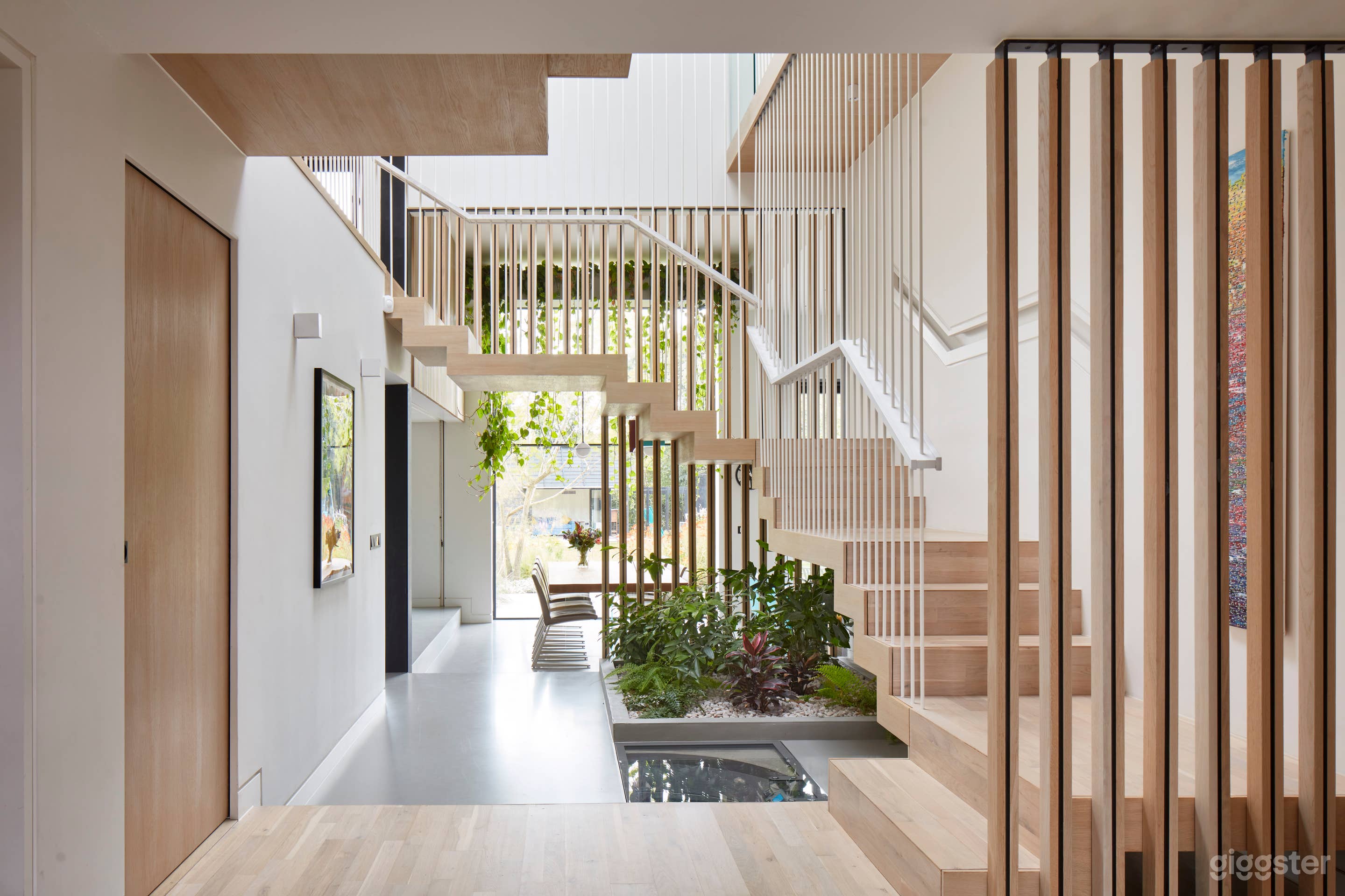 Modern Architect Designed House Photo 4