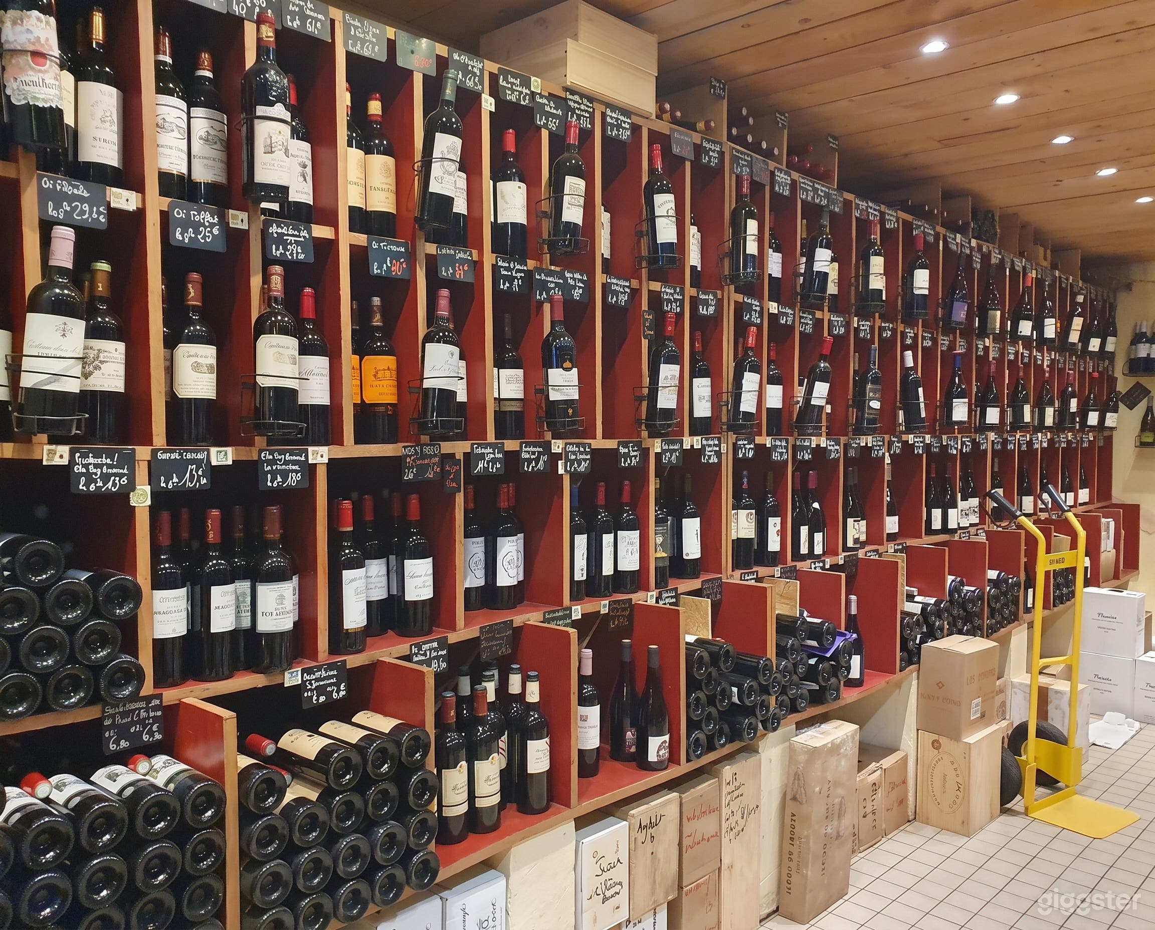 Photo de La Cave à Vin des Abbesses 3