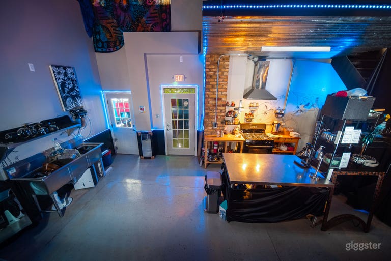  Lugar de espectáculos con bar interior y exterior 
