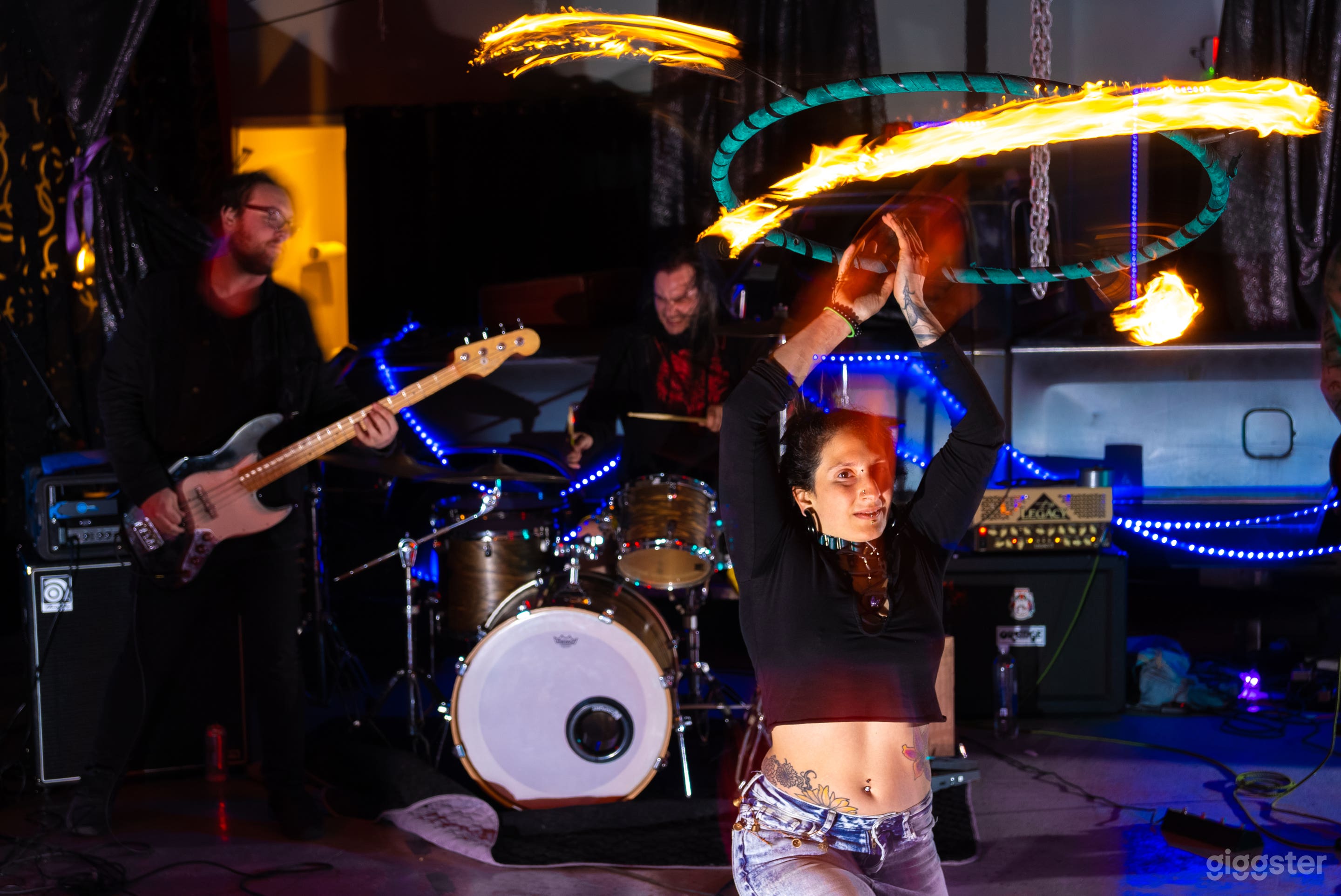 Performance Venue with Bar Indoor &amp; Outdoor  Photo 4