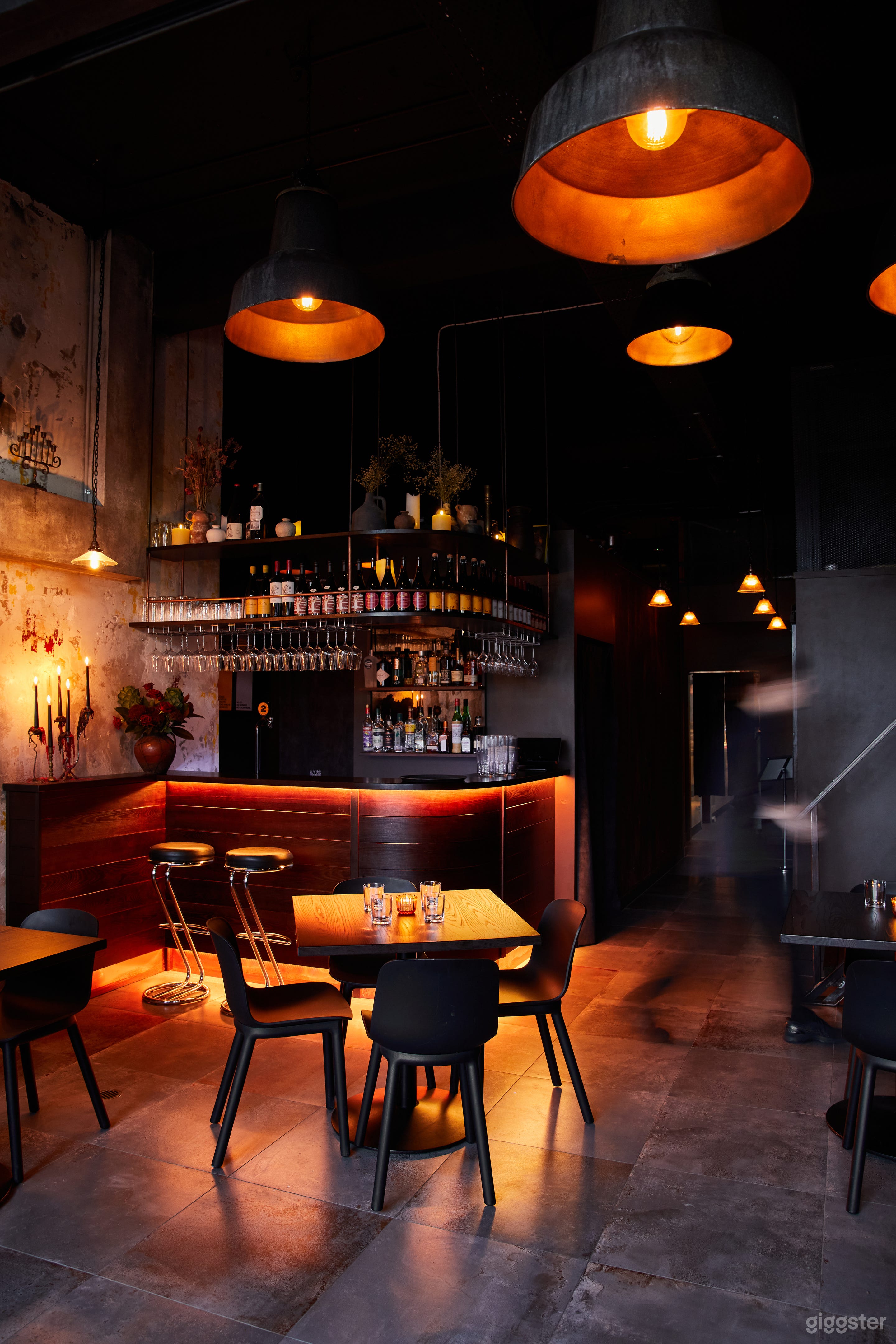 Dimly Lit, Ambiant, Restaurant &amp; Bar Photo 4