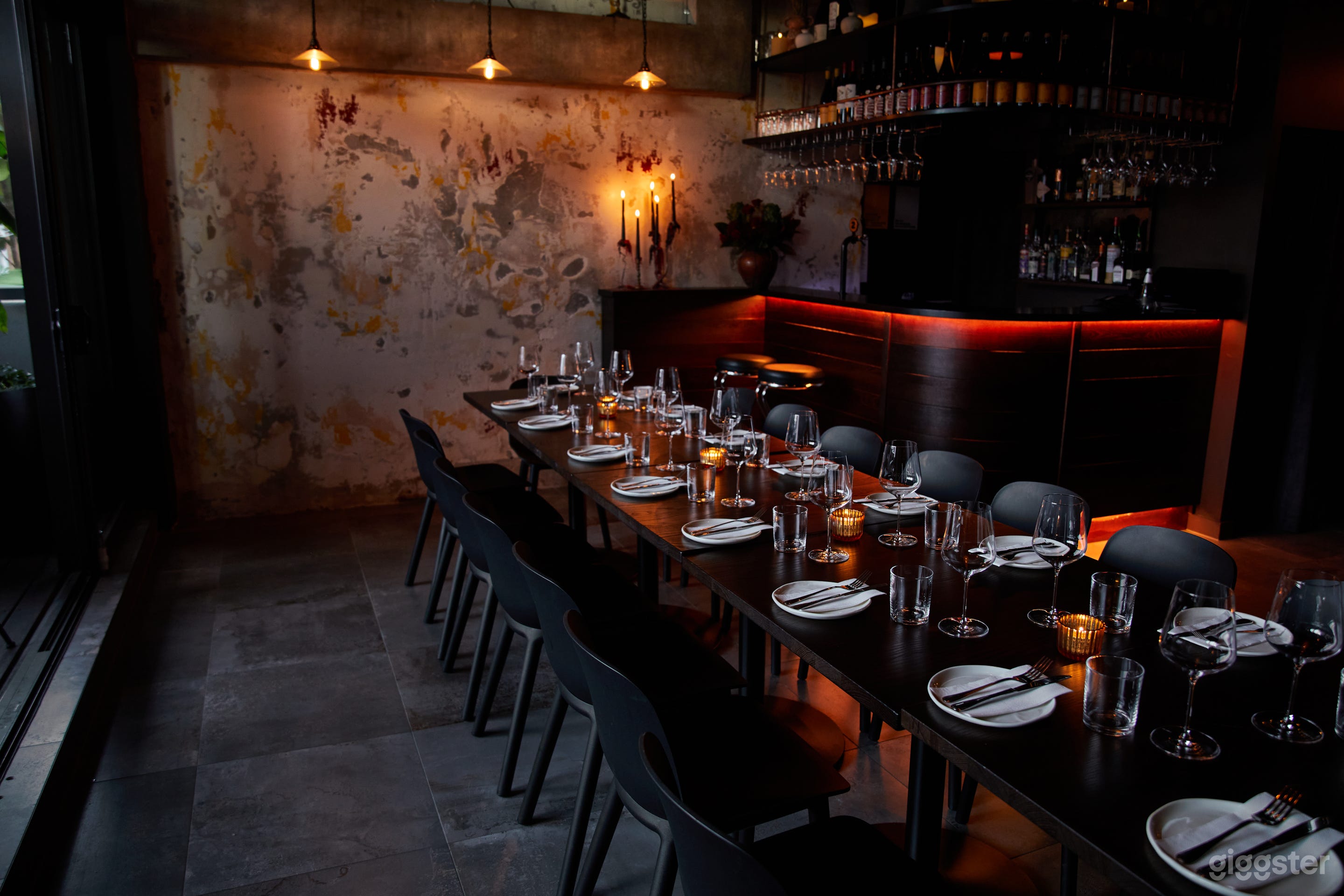 Dimly Lit, Ambiant, Restaurant &amp; Bar Photo 3