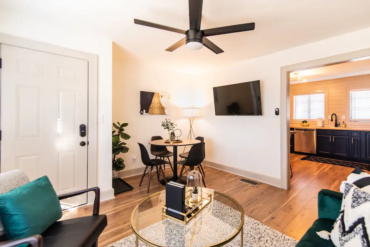 Trendy West End Space In The Atlanta Beltine Photo 4