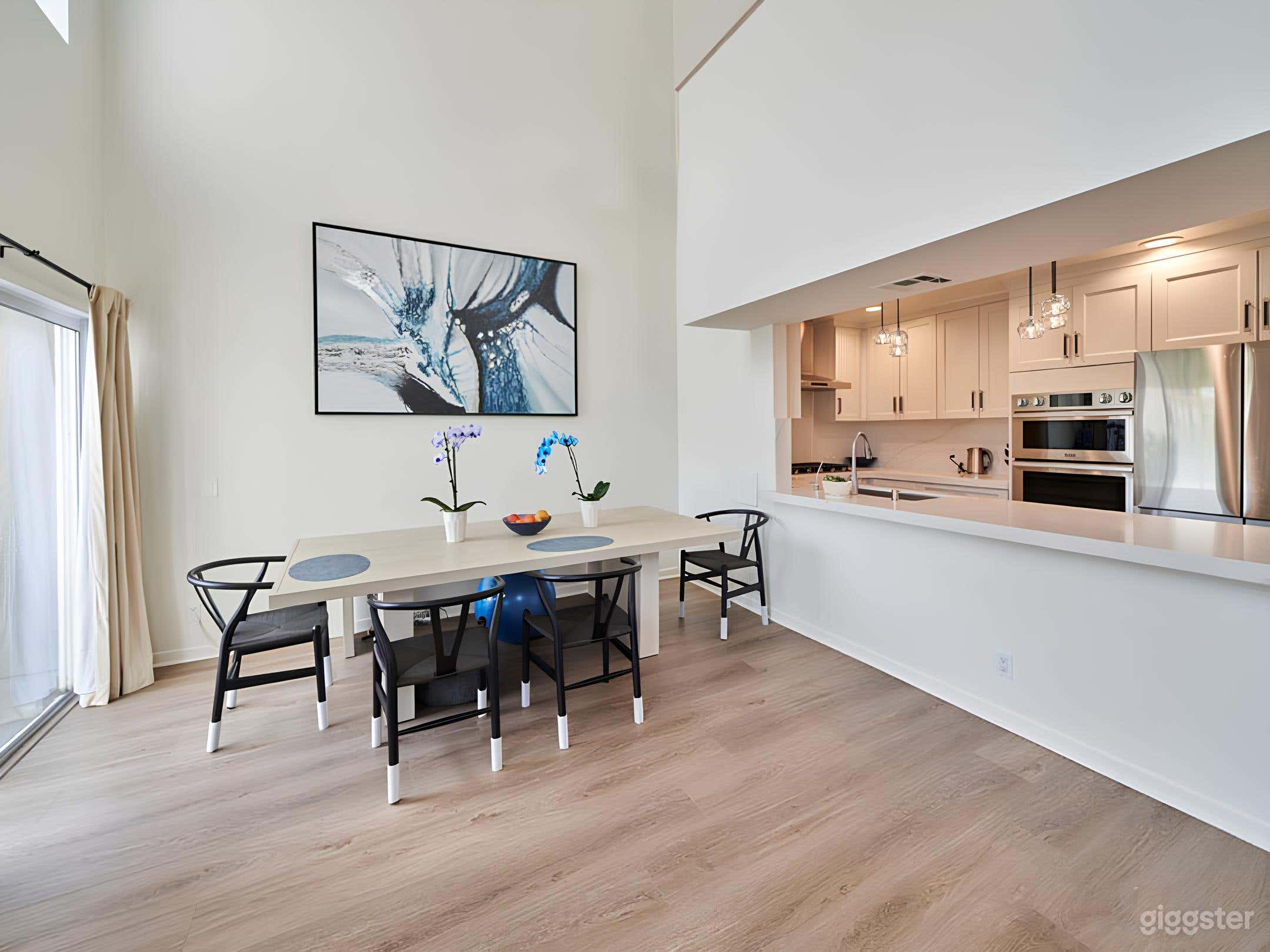 Modern 2-Story Condo with Terrace &amp; Mezzanine Photo 3