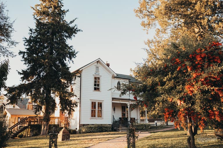  Classic Victorian Farmhouse from the 1860’s 