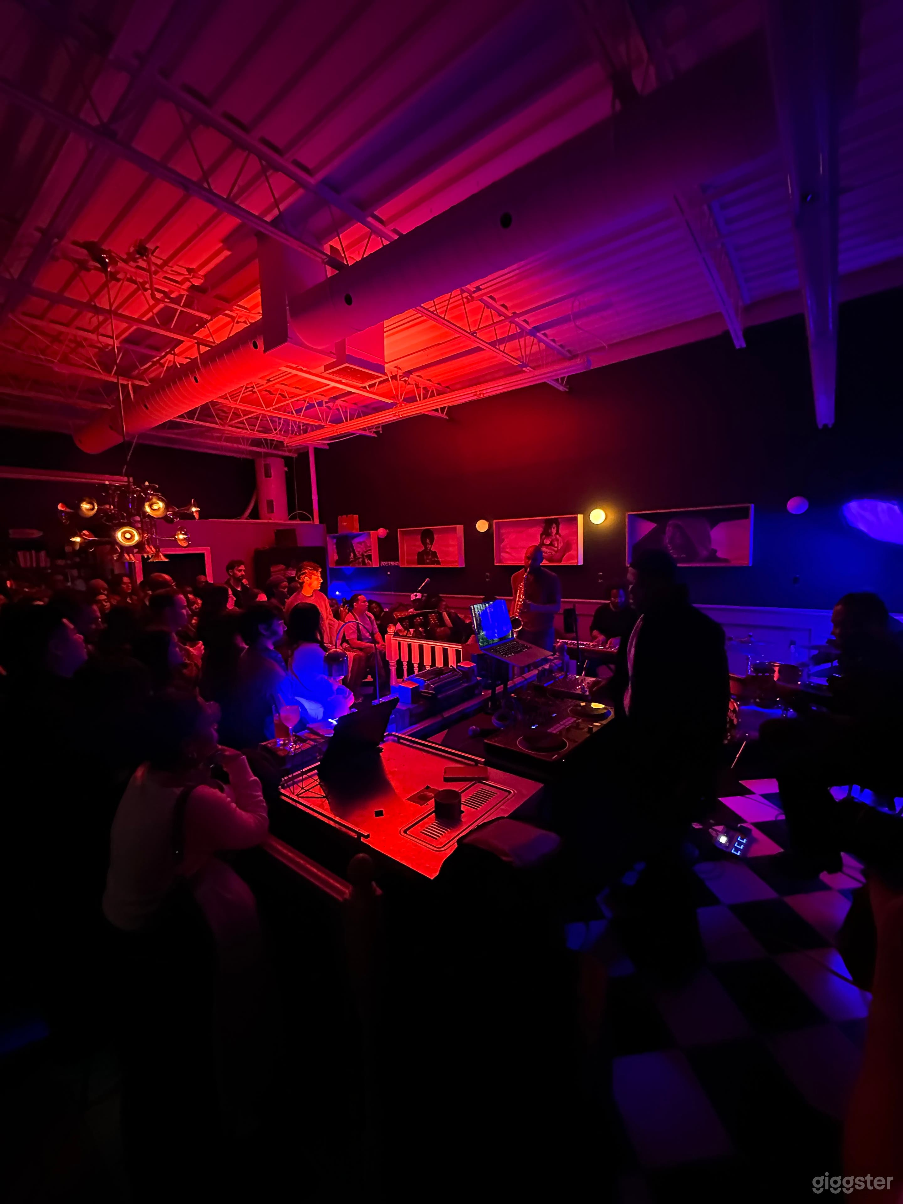 European-Style Bar & Café in Downtown Toronto Photo 4