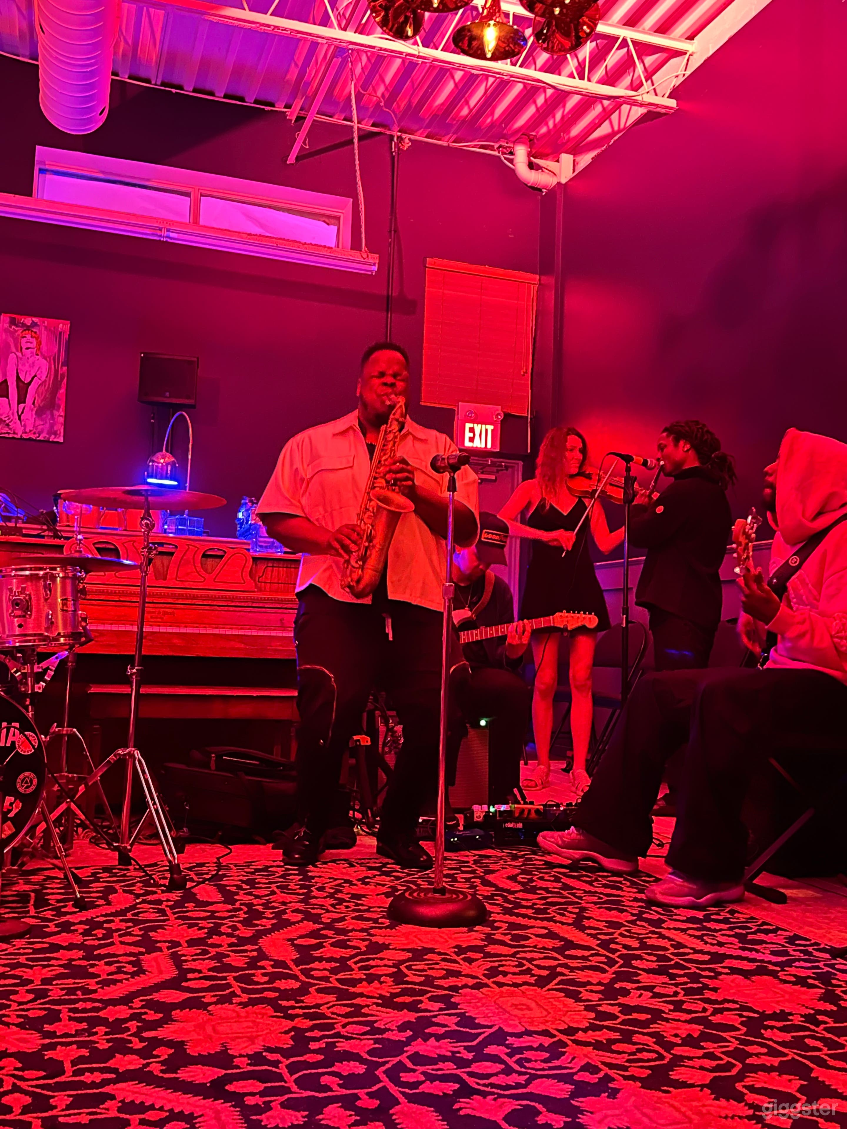 European-Style Bar & Café in Downtown Toronto Photo 3