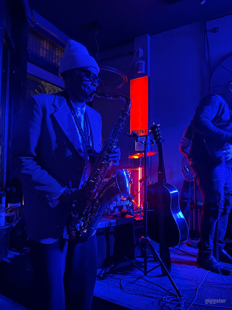  European-Style Bar & Café in Downtown Toronto 