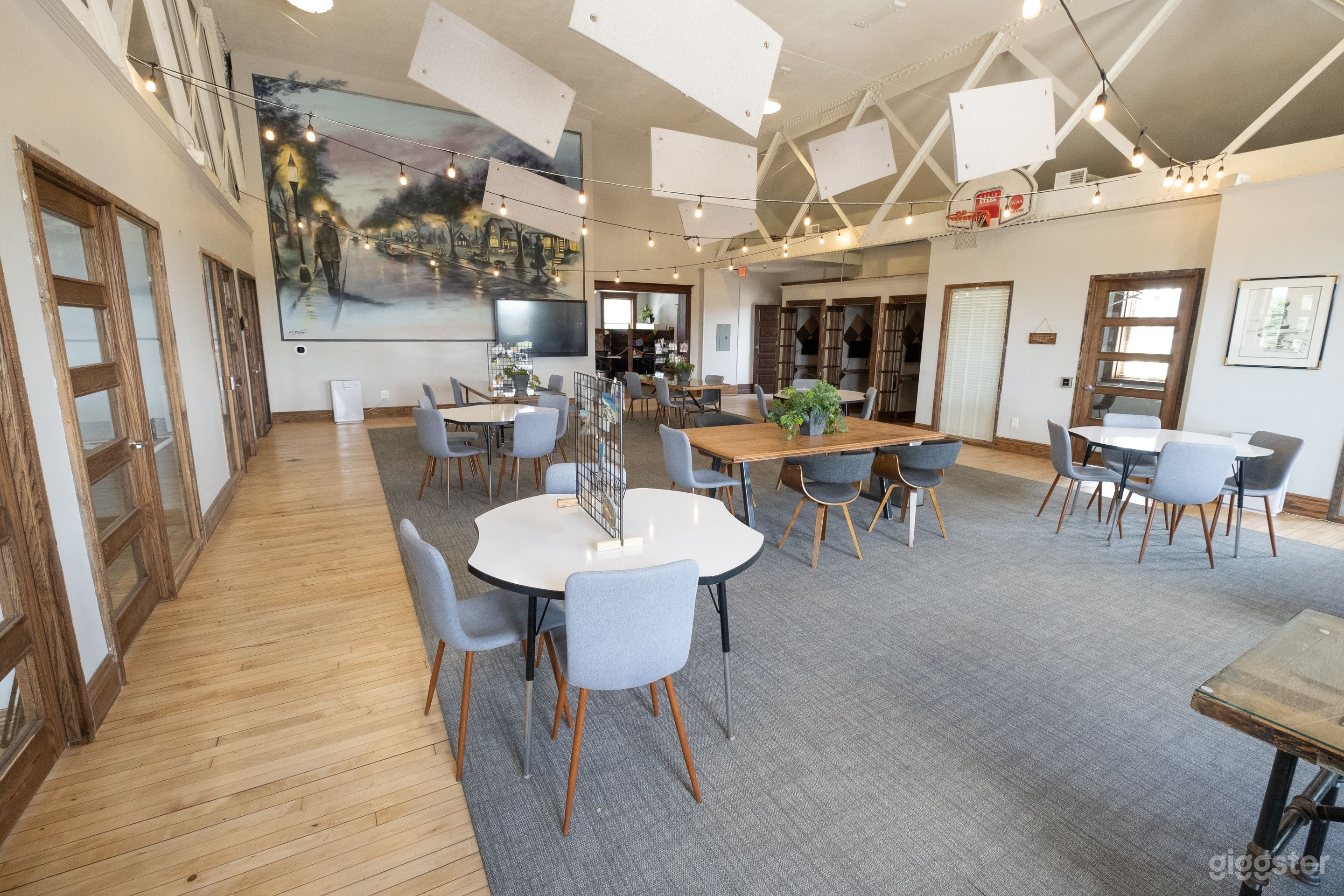 Historic Natural Light Loft Creative Space Photo 2