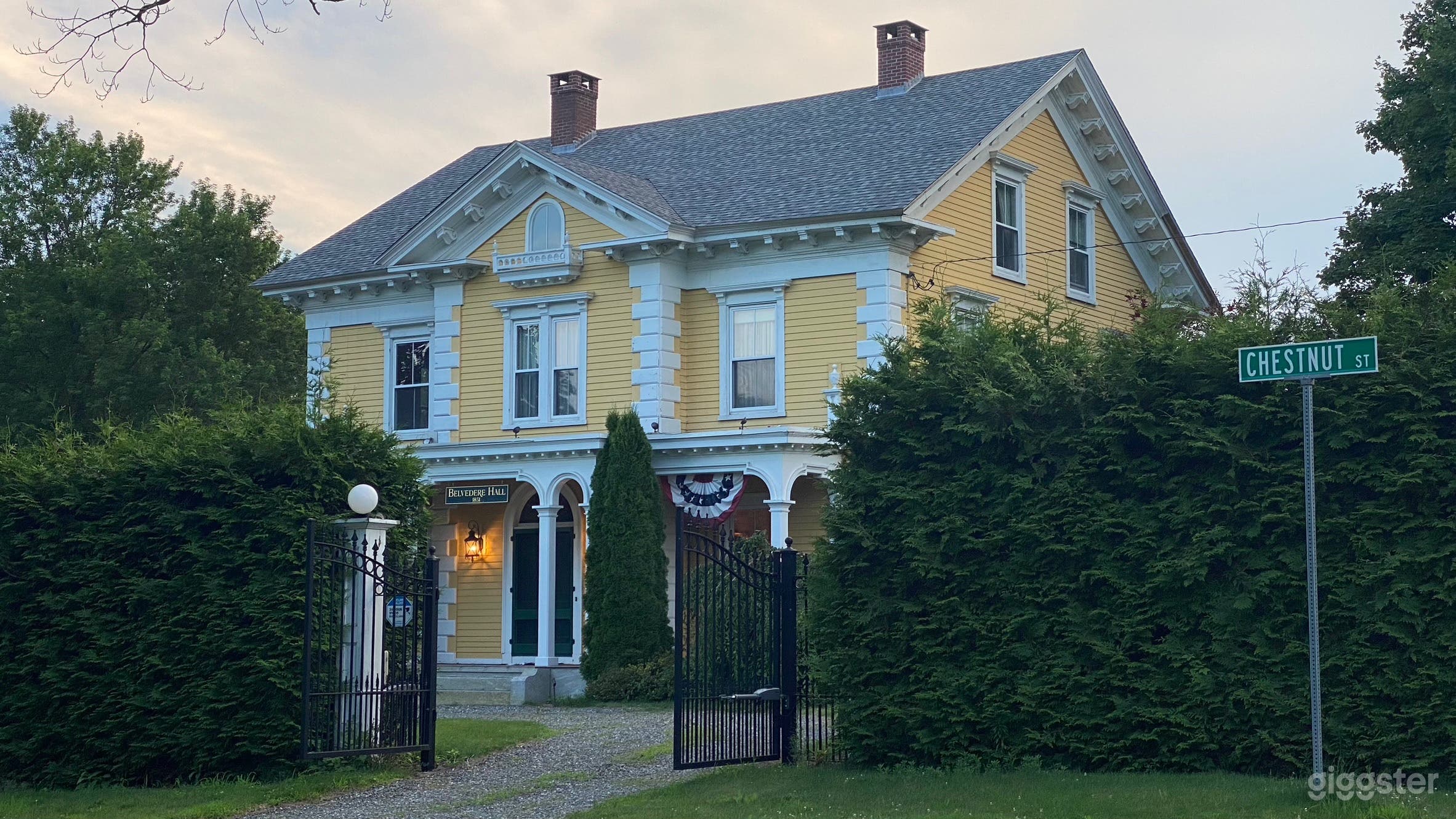Grand Victorian Mansion with Ornate 10ft+ Ceilings Photo 2