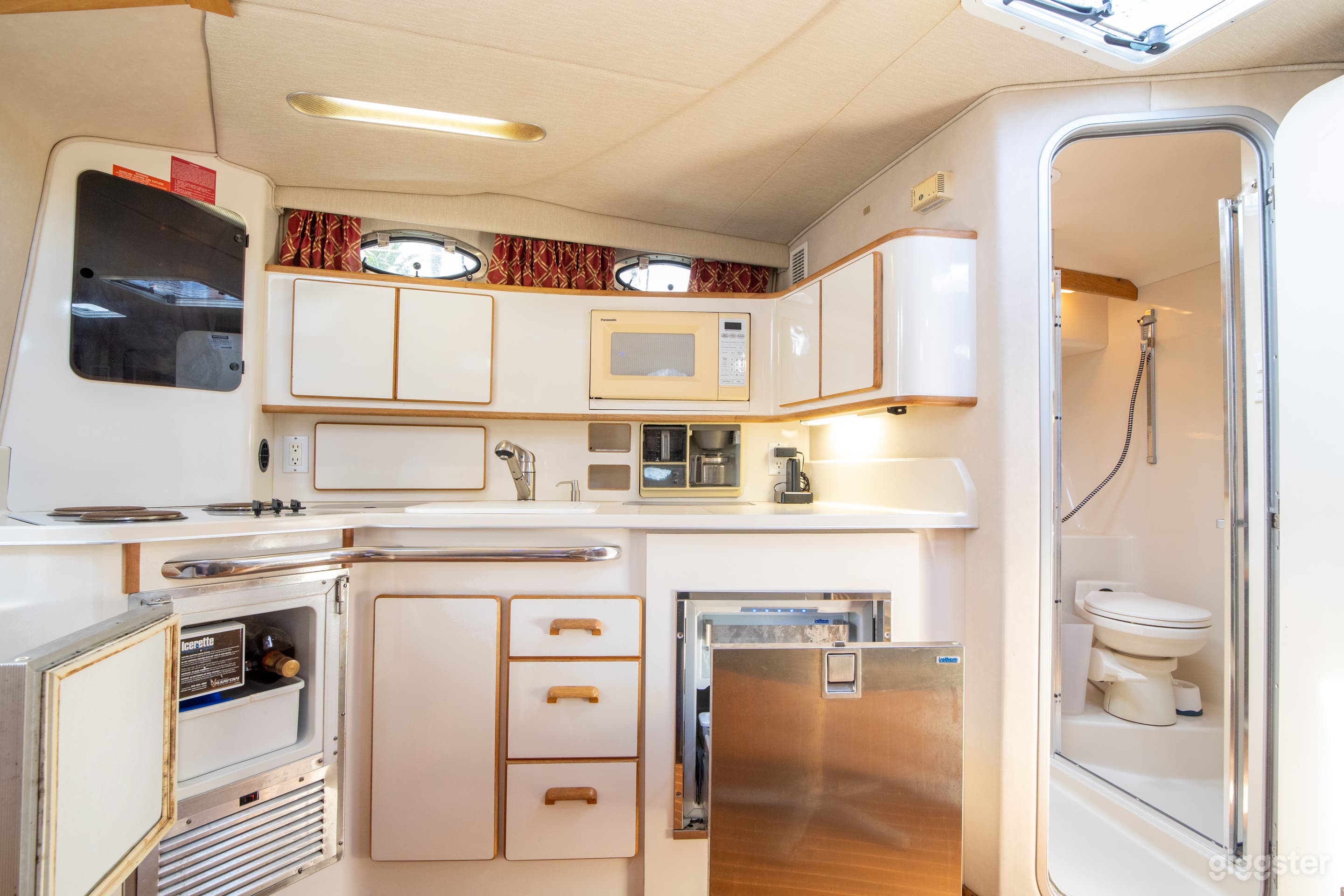 Life Is Good Yachts Photo 4