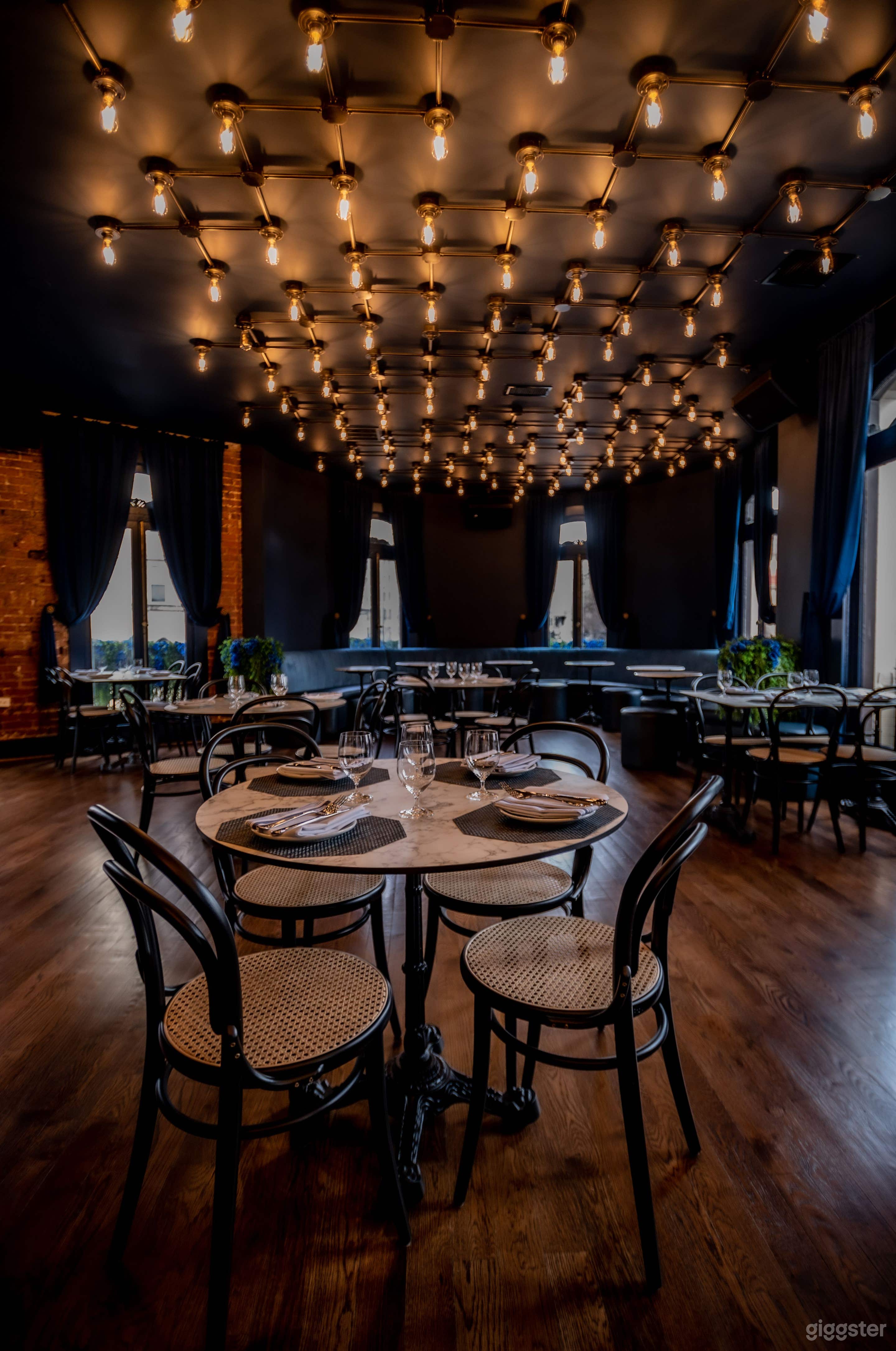 Upscale Upstairs Lounge Photo 3